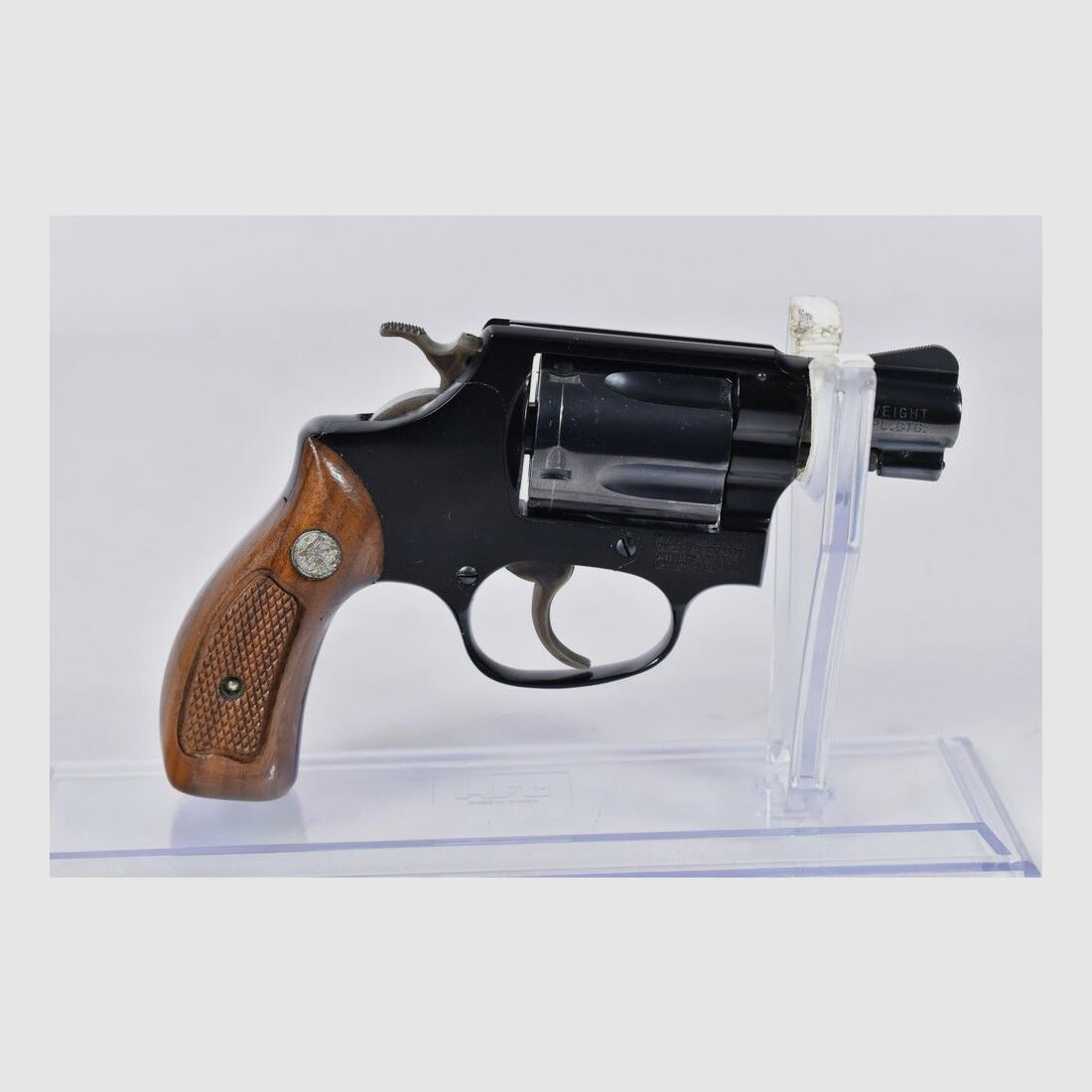 Smith & Wesson	 37