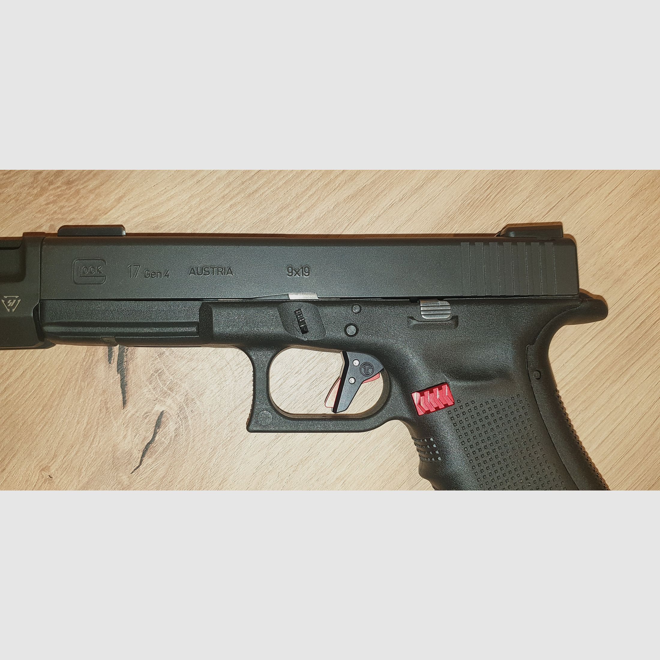 Glock17 Gen.4, mit Timney Tuningabzug, zwei Magazinen und Zubehör