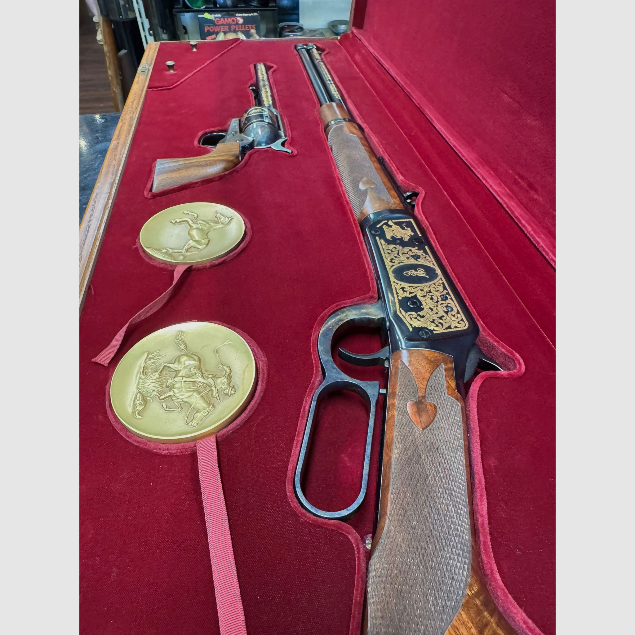 Paar Winchester Lever Action Gewehr und Colt 1873 Revolver Kaliber 44-40 beide 1500 Stück weltweit, Bild 12 von 16