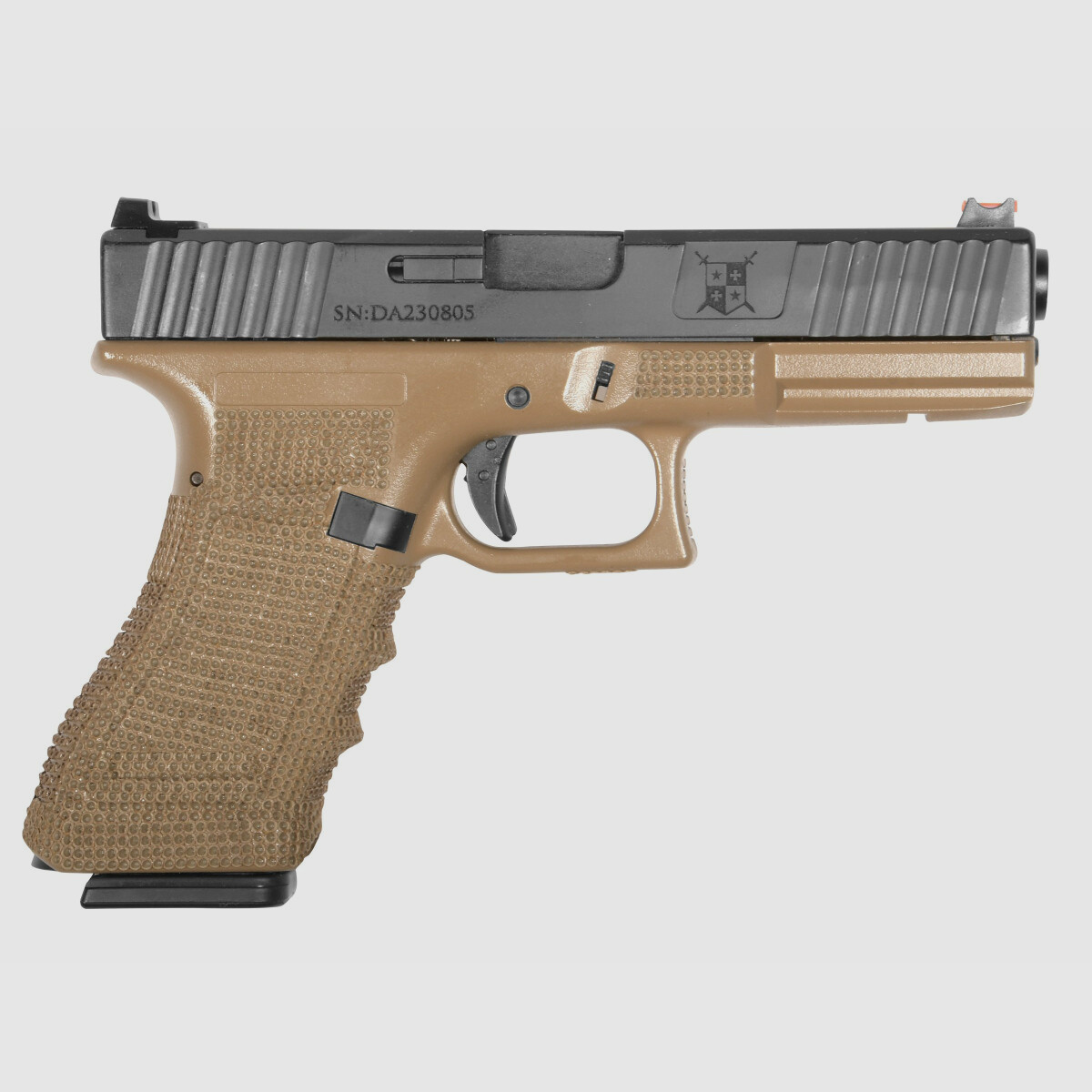 P04 GBB Airsoft Pistole in Tan | Delta Armory