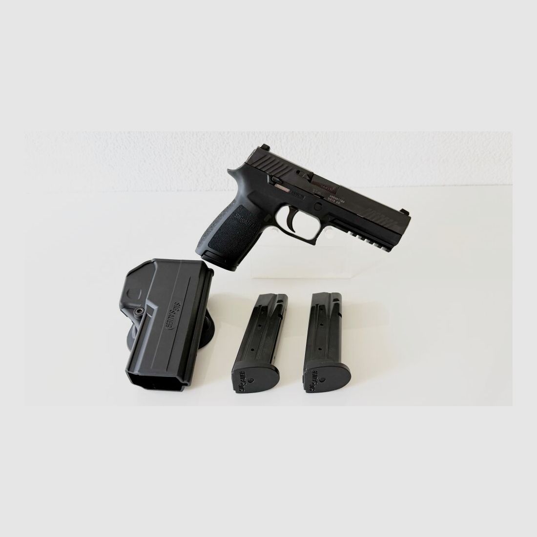 SIG Sauer P320 Fullsize mit Holster und 3 Magazinen 9mmLuger