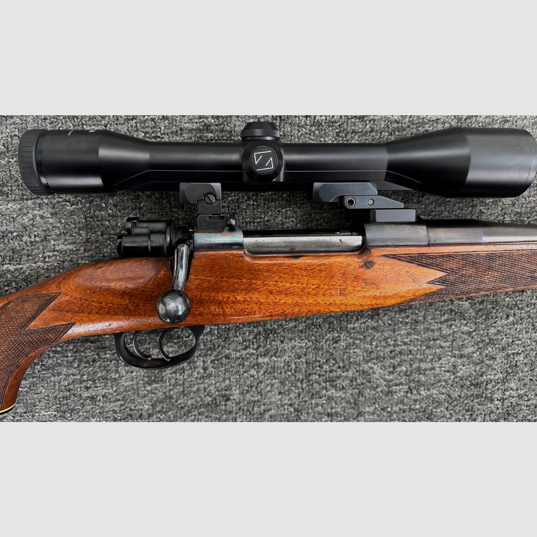 98er in het kaliber .243 Win met Zeiss Diatal ZM 6x42 T*