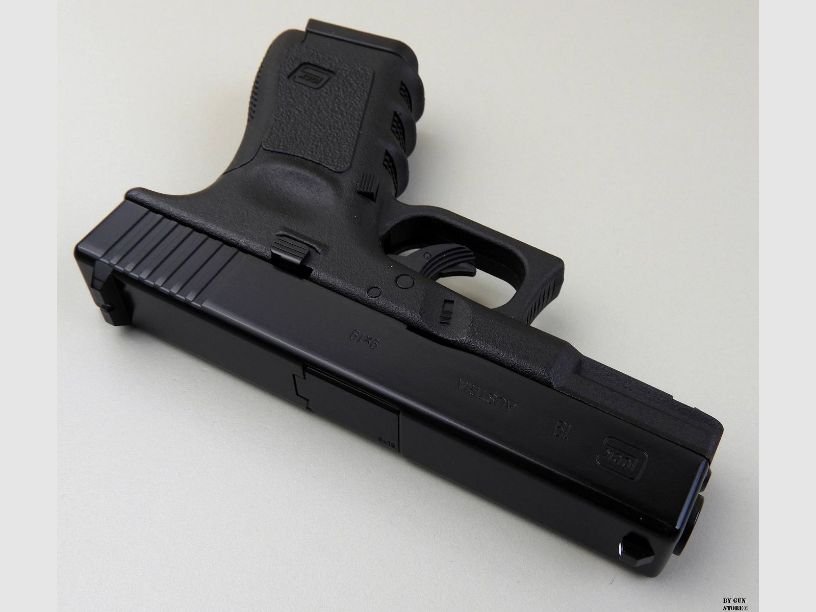 PISTOLA UMAREX GLOCK 19 CO2 CAL. 4.5 16 BB = CN 810, immagine 4 di 5