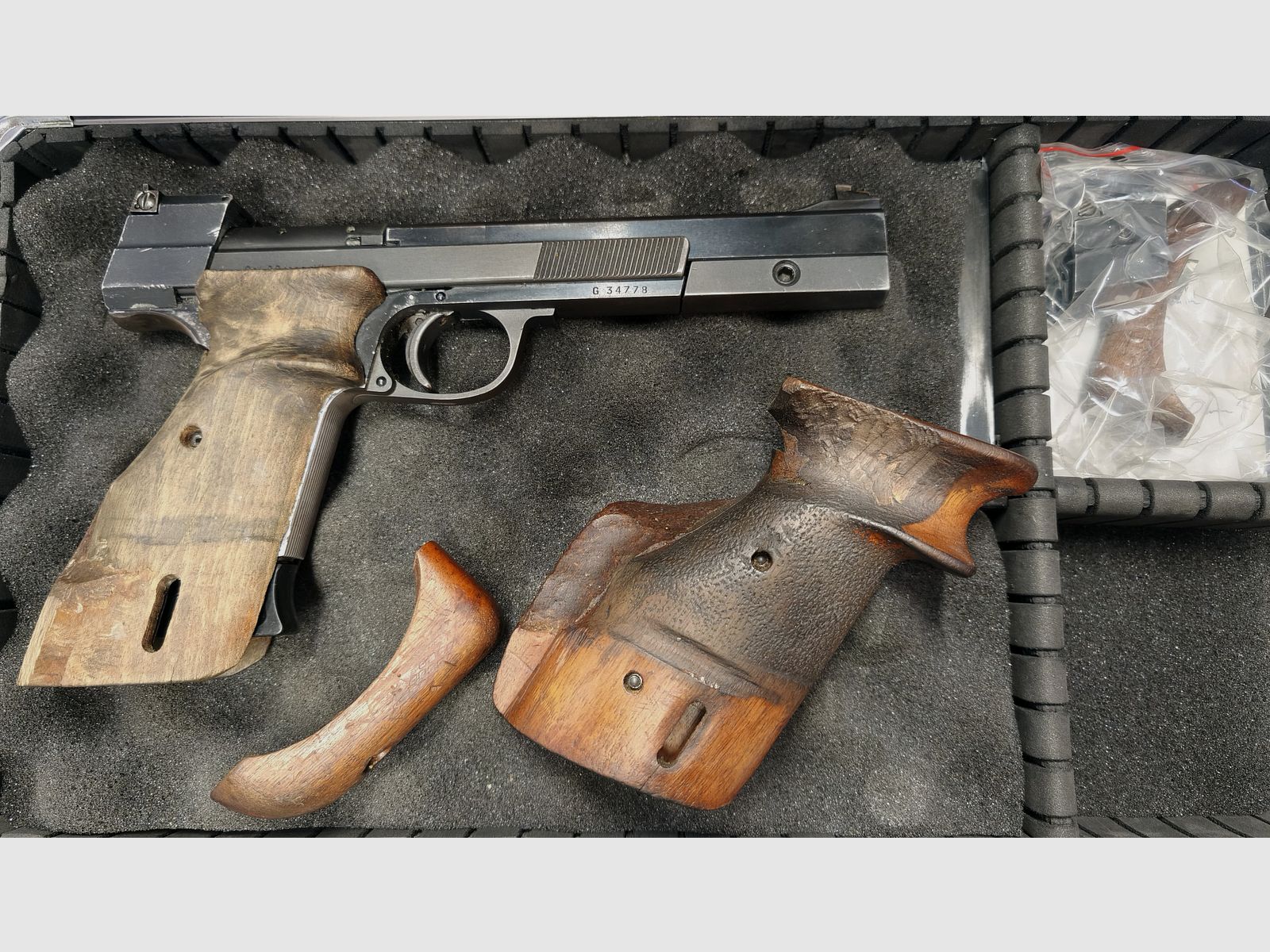 Hammerli International Pistole .22 LR, Bild 2 von 2