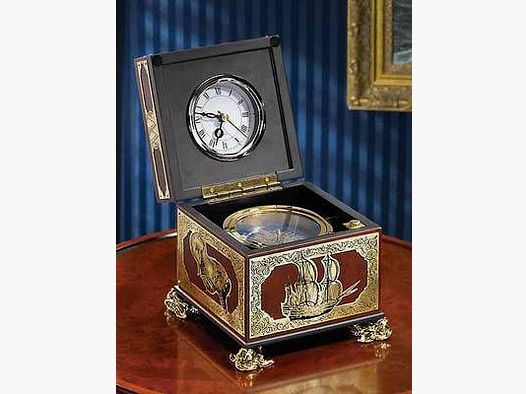 Reisekompass mit Goldverzierungen