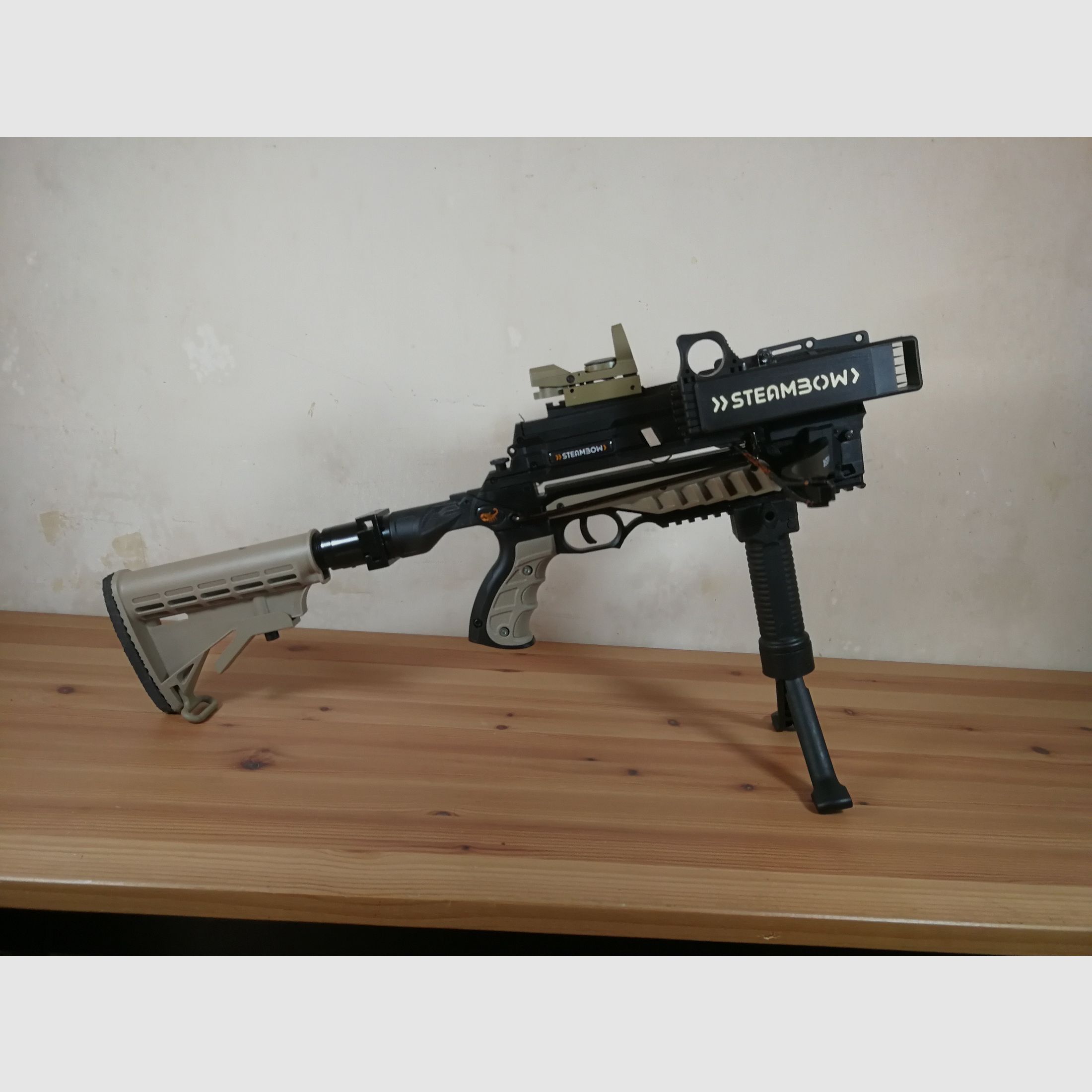 STEAMBOW AR-6 STINGER 2 MIT VIEL ZUBEHÖR, RED DOT,  SAND COLOR KIT, ZWEIBEIN, KLAPPSCHAFT.