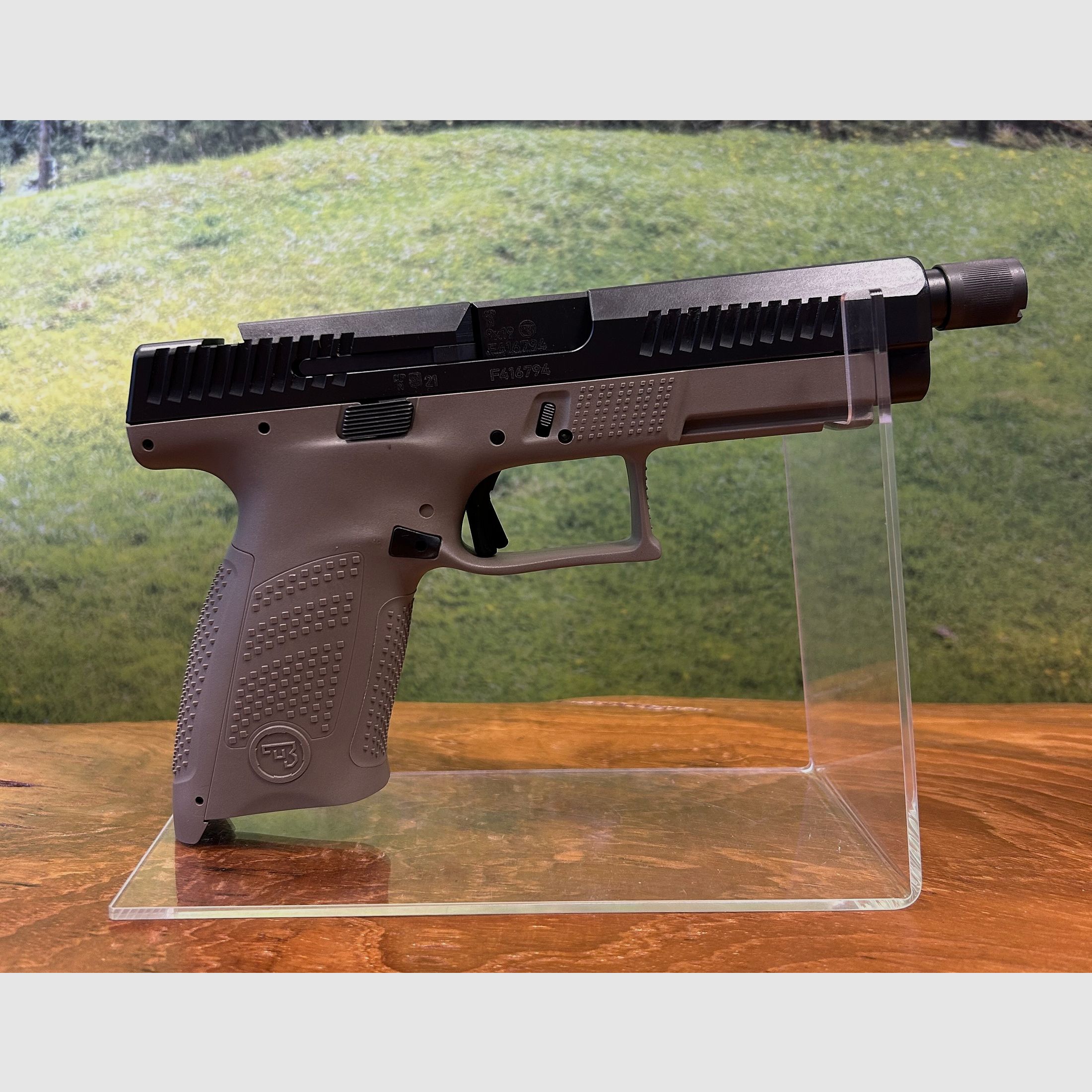 <CZ P10 SC (filettatura) / MEGADEAL>