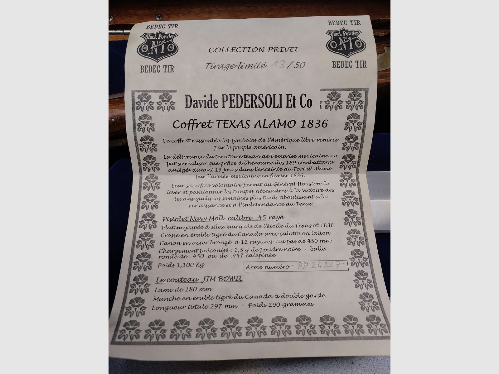 Bardzo ładne pudełko Pedersoli Alamo 1836 z pistoletem na kapiszony Navy Moll kal. 45 + nożem Bowie, w stanie nowym!
