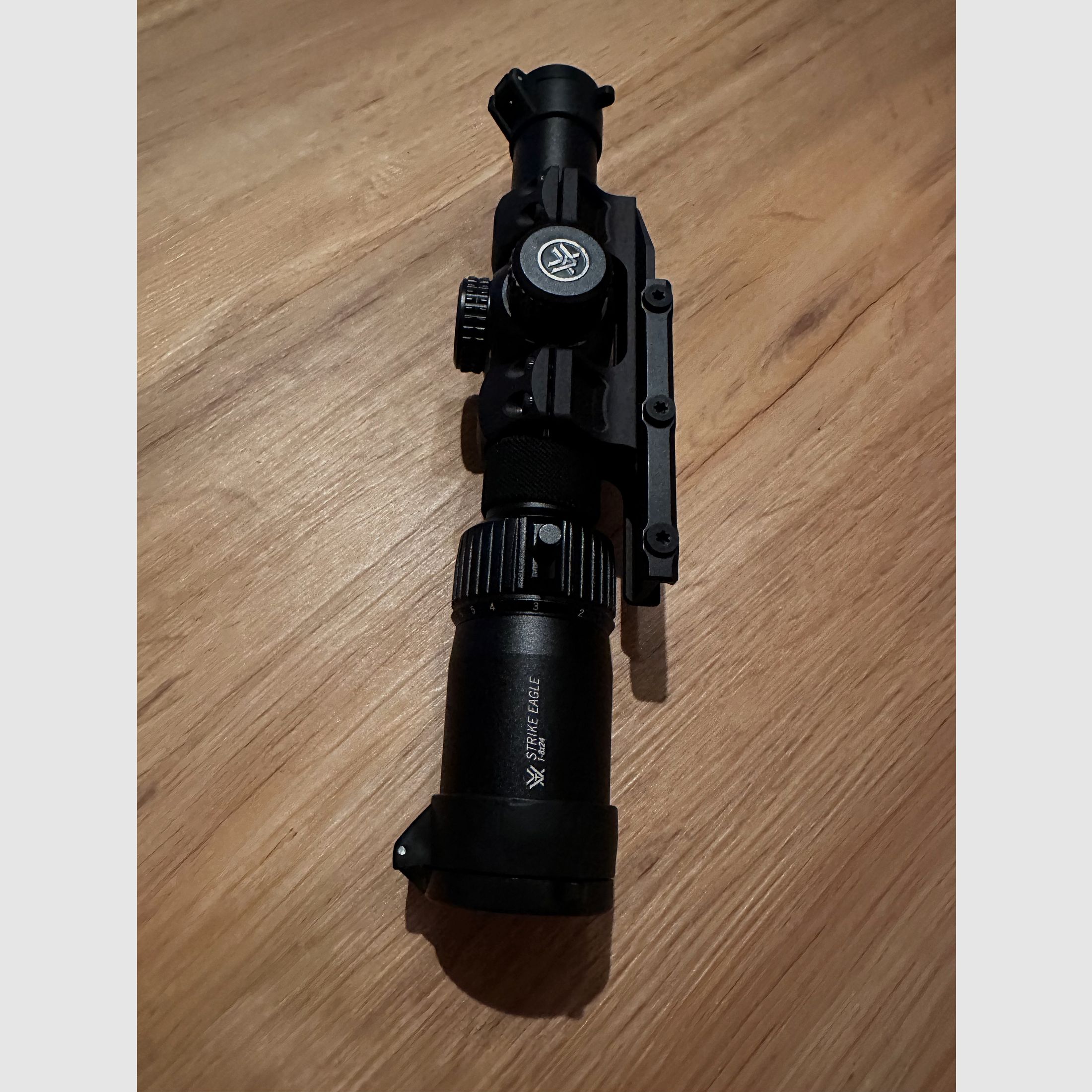 Vortex Strike Eagle 1-8 x 24 con montaggio