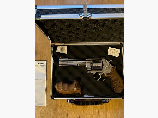 Smith & Wesson 627,0 Target .357, y compris la mallette et les accessoires