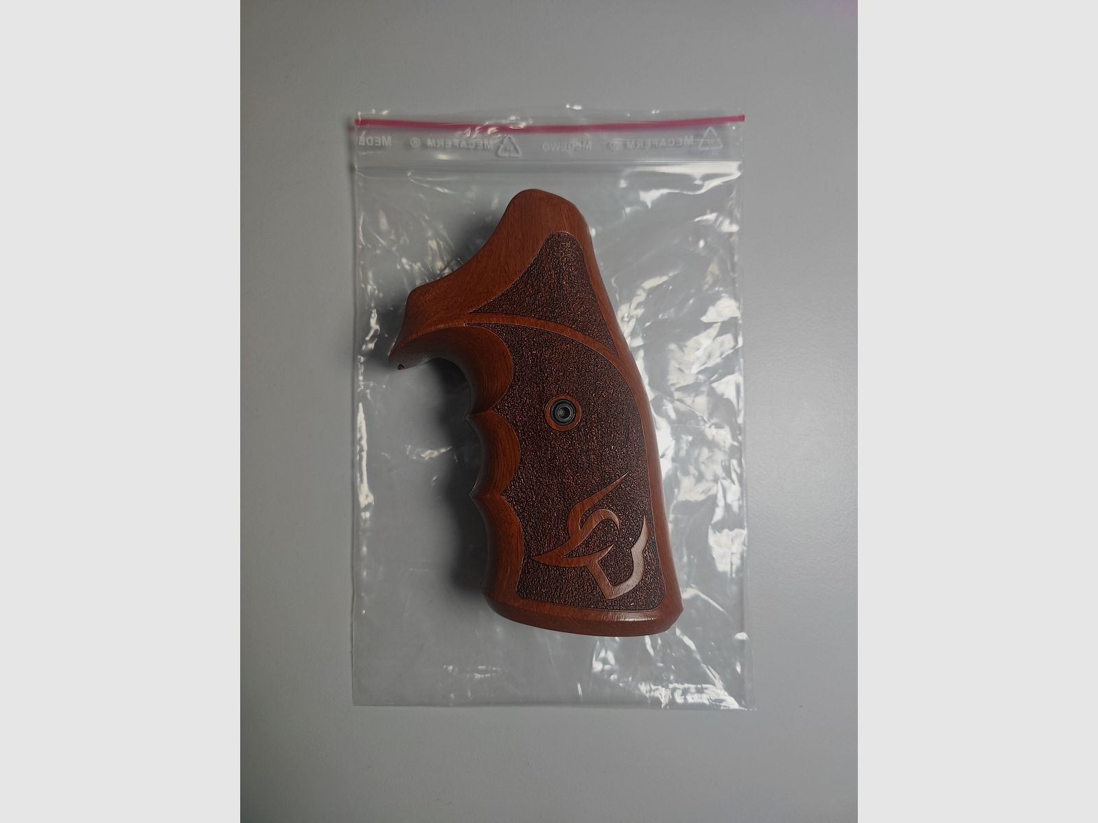 Griff Holz Holzgriff Holzgriffschalen Griffschalen für Taurus 44 Revolver Medium / Large Frame .357 44 65 607 608 669