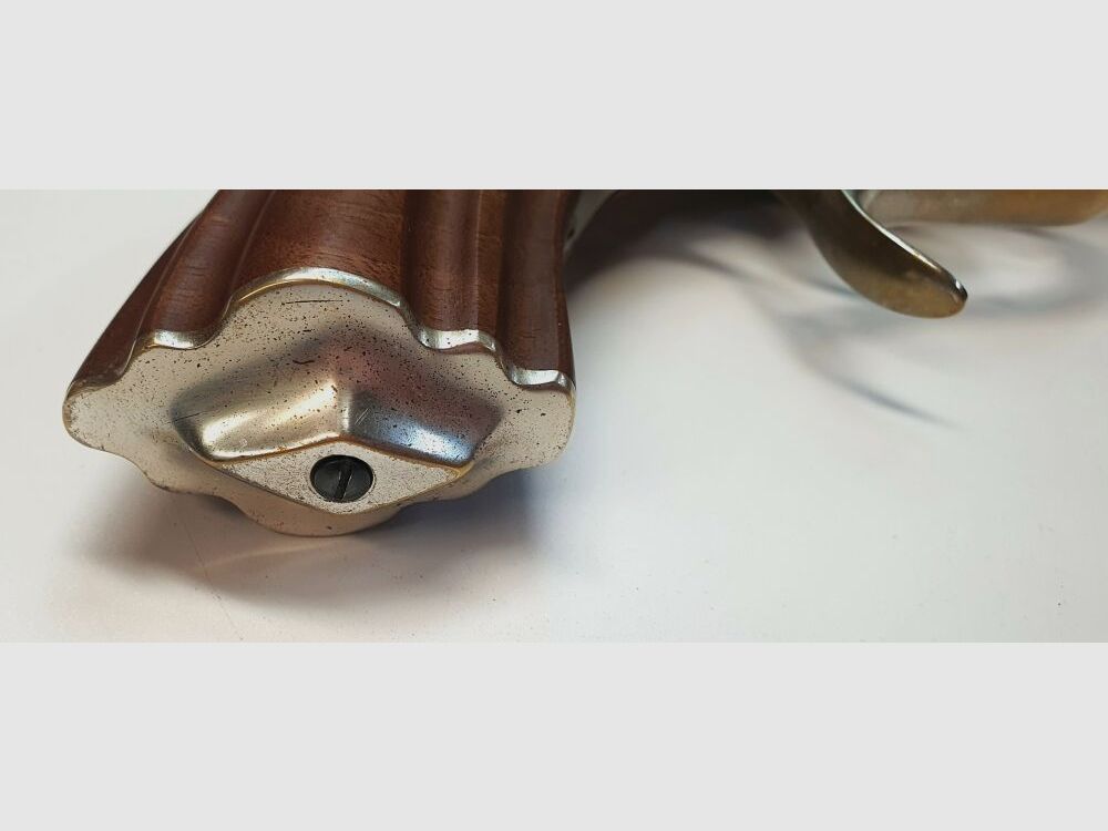 Pistola de percusión Bondini Bondini Le Page Gold Edition - .45 solo pólvora negra