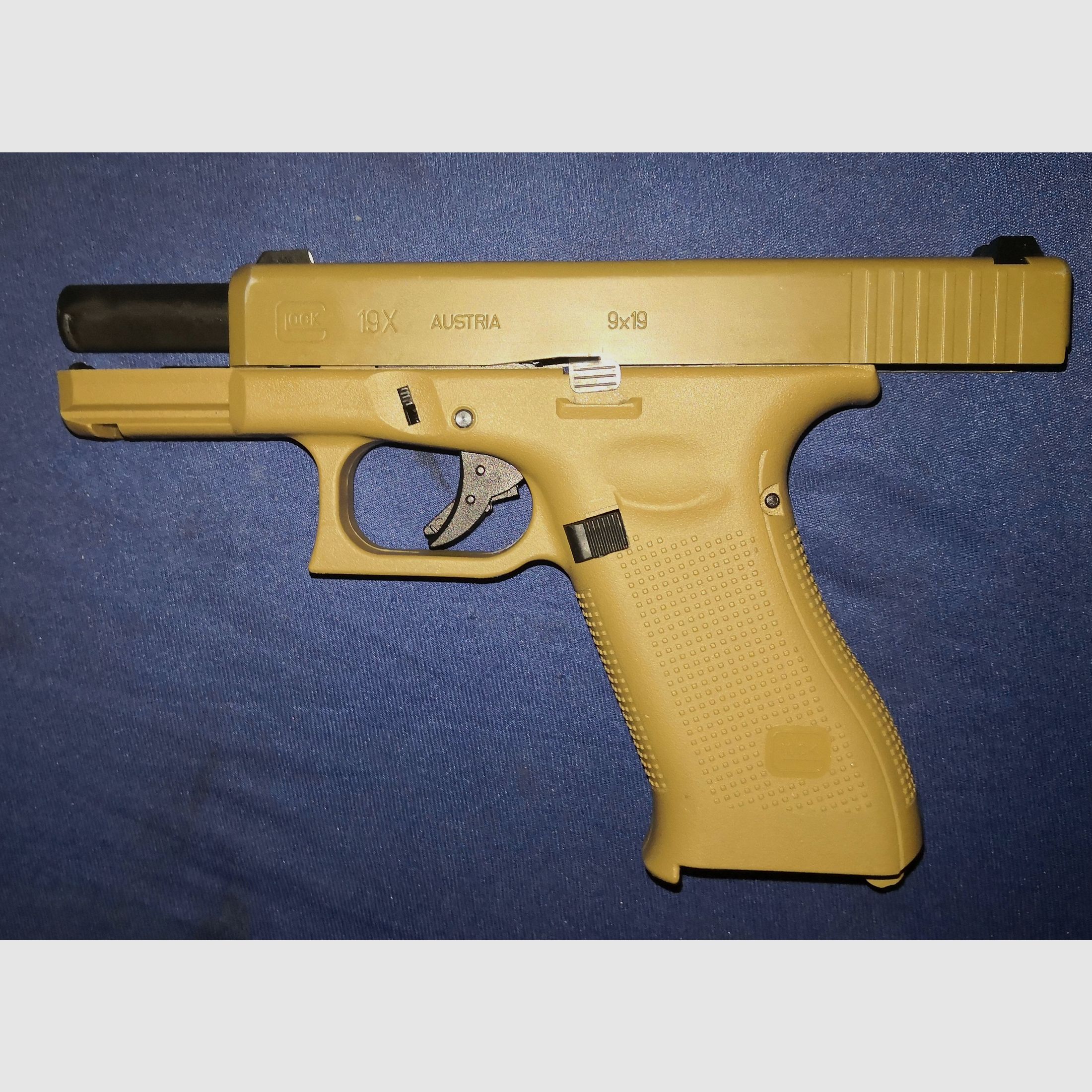 Glock 19X Airsoft with metal slide GBB 6mm BB Coyote Tan softair gas version with 2 magazines