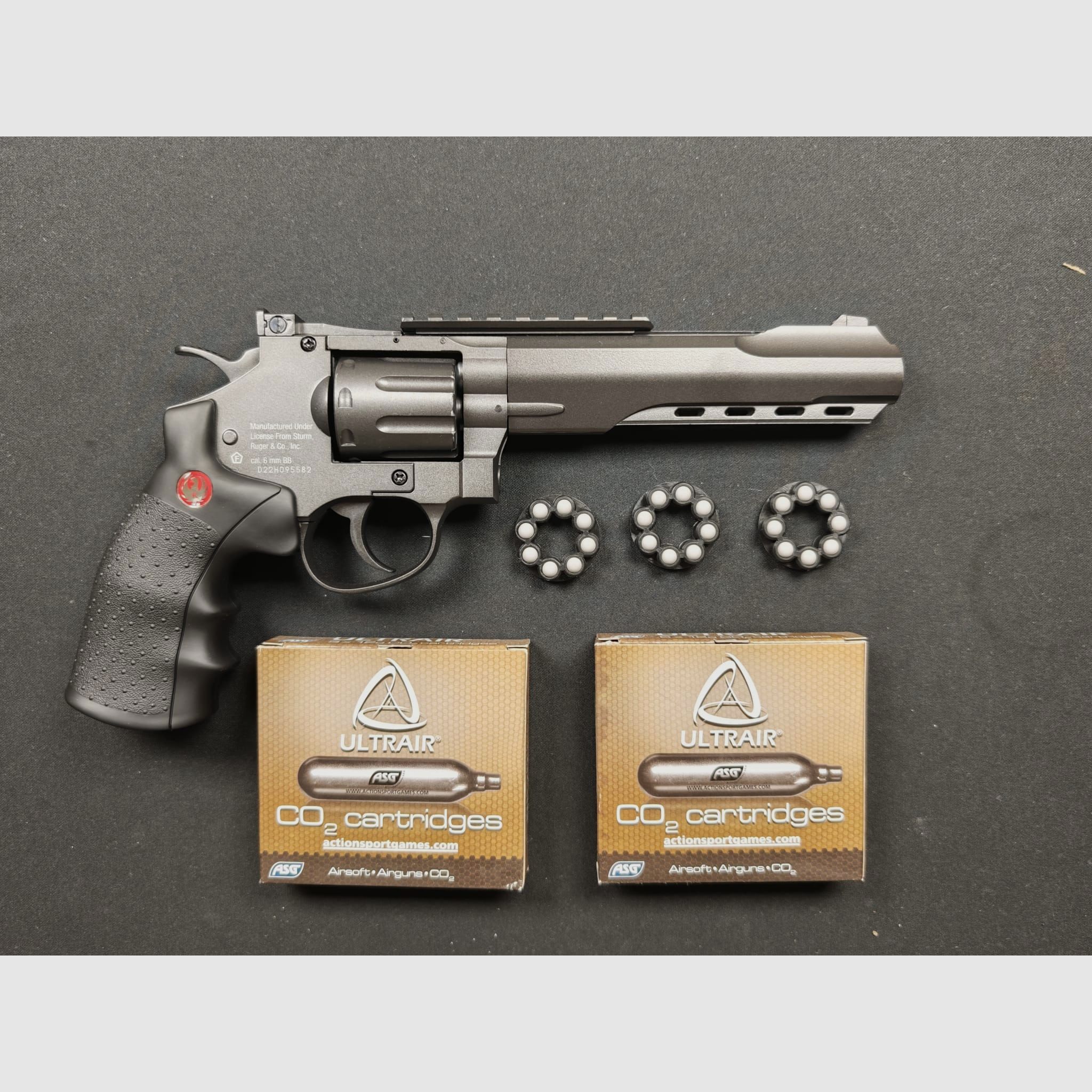 Ruger Airsoft Revolver Super Hawk 6" CO2 like new incl. CO2 cartridges