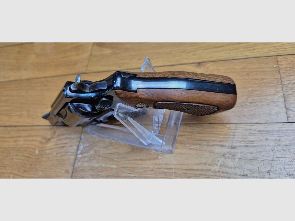 Seltenes Revolver Smith&Wesson Mod 36-1 oder „Chiefs Special“ – 5 Schuss im Kal. 38 SP – 2 Zoll Lauf neu – Waffe von 1975 – Pachmayr Griffschalen zusätzlich – Zustand nahe neu! – TBE++, Bild 10 von 20