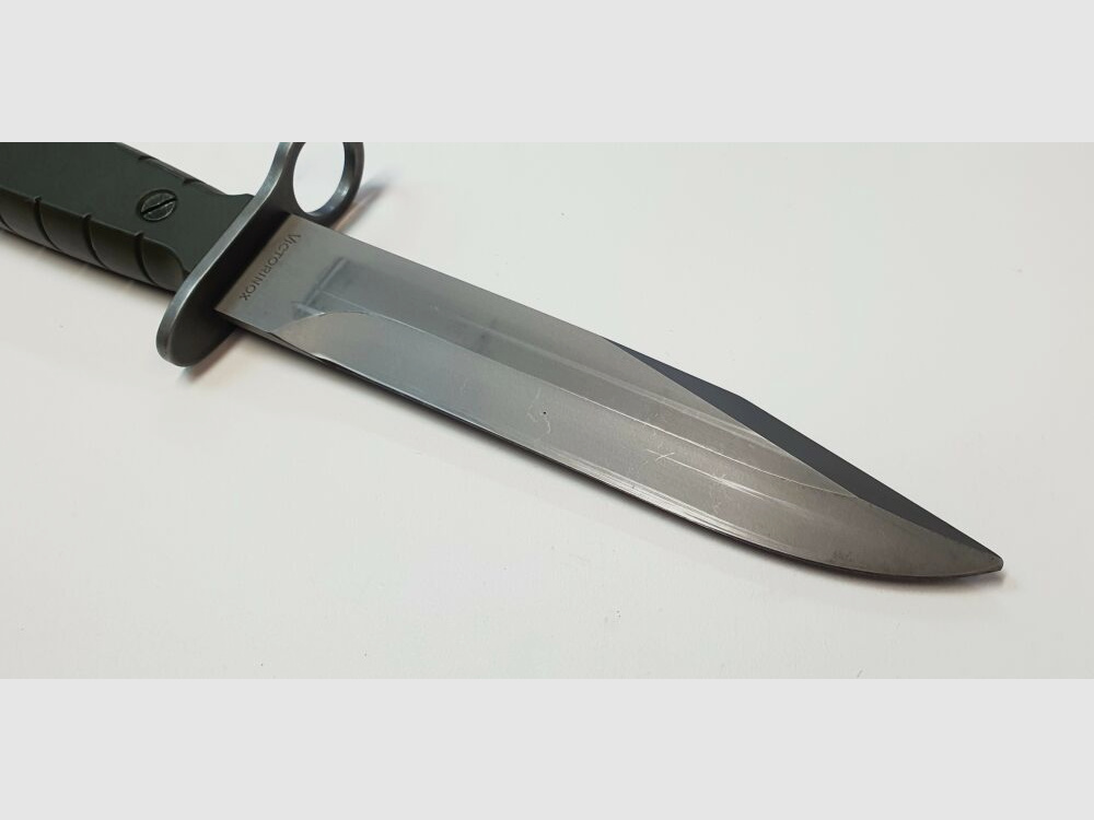 Swiss ordinance bayonet, SIG PE90/Stgw 90 with belt hook