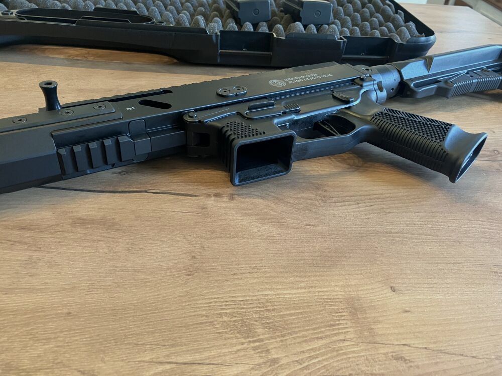 Grand Power Stribog RSR mit höhen- und seitenverstellbaren AR15 Schaft 9mmLuger