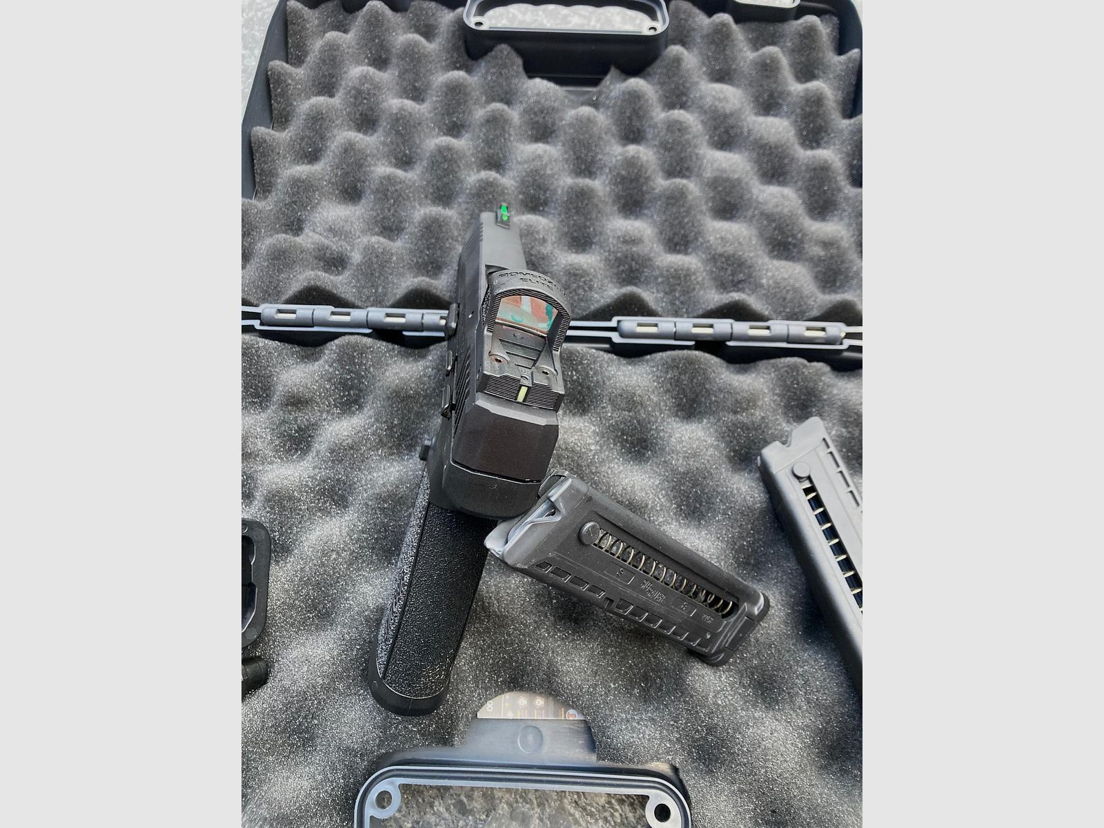 Sig Sauer 322 OR Kaliber .22lr + Romeo Zero Elite 1x30