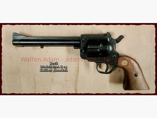 RECK F in het Pentagon SAA Revolver R14