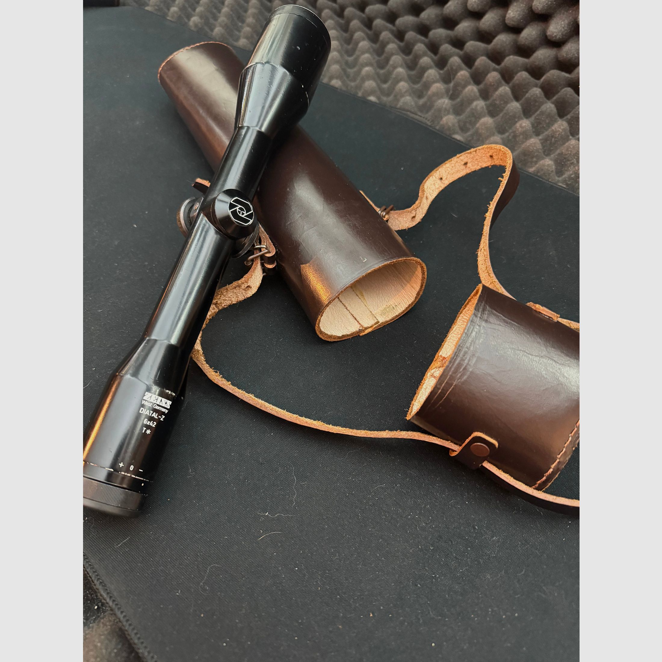 Leather case for riflescope, 330mm long, suitable for scopes with a diameter of 42mm +/-