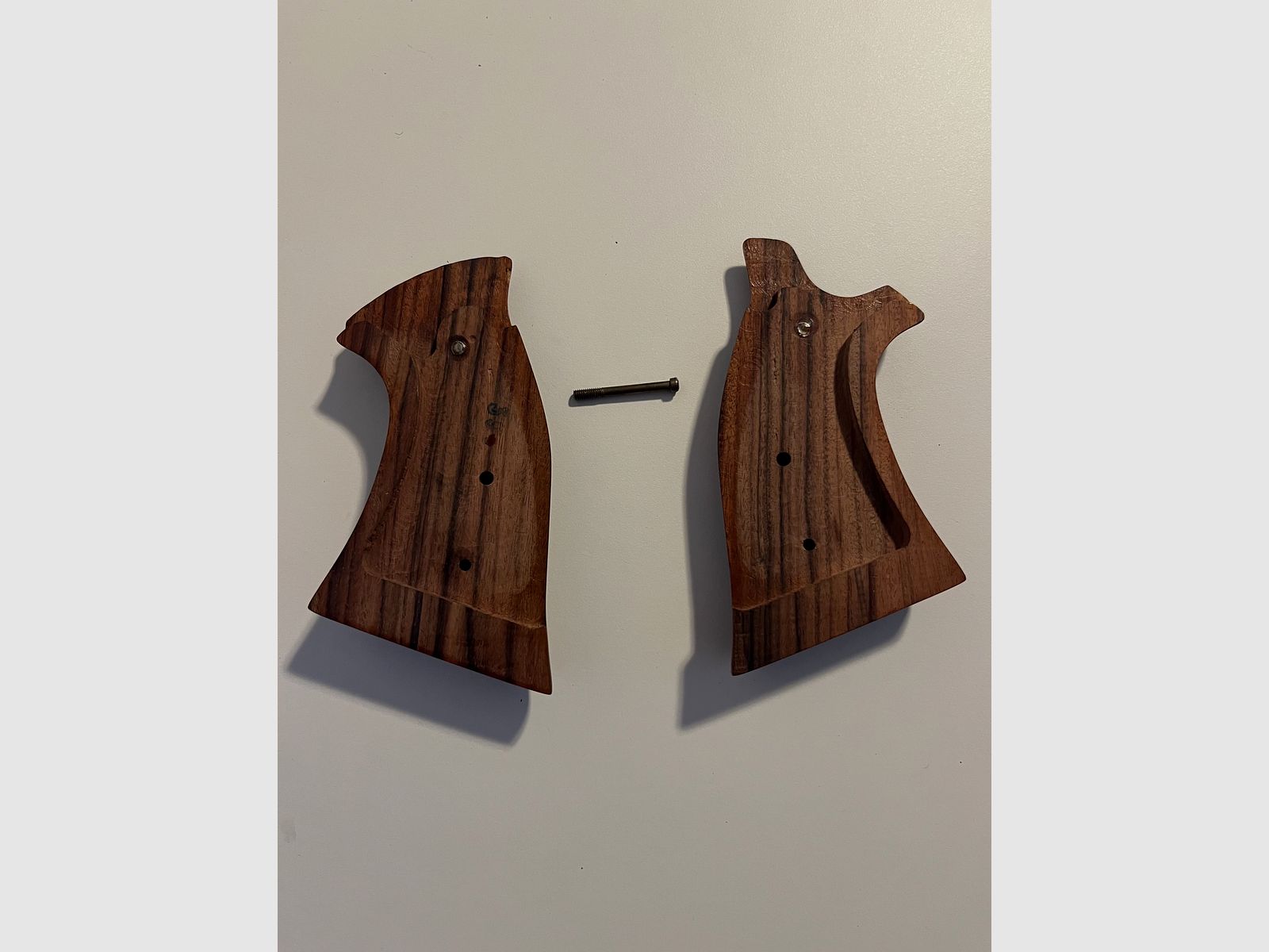Originale Smith & Wesson Holzgriffschalen für 586/686 K/L Rahmen Square Butt