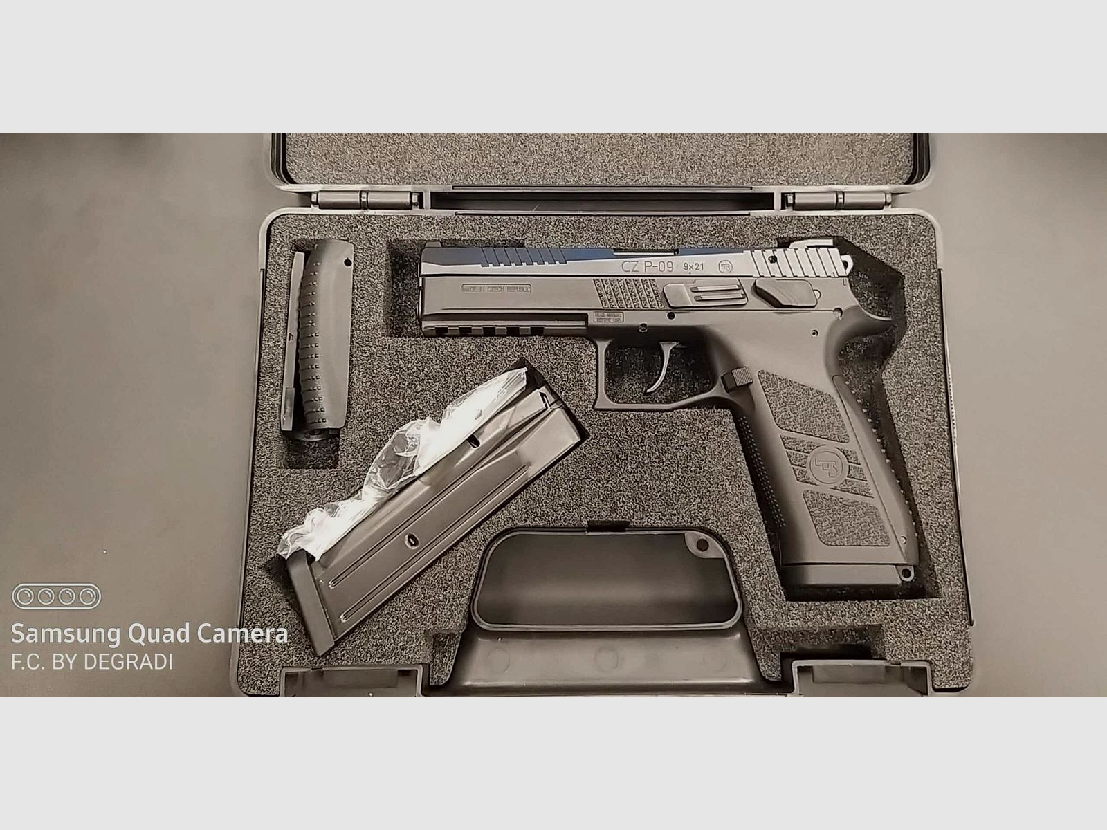 CZ MODELLO P-09 9X21, image 1 sur 3