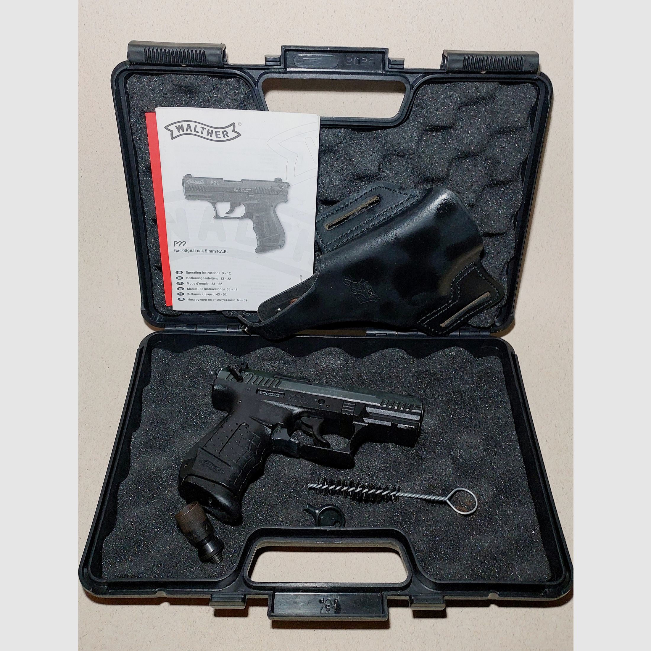 Walther P22 Schreckschuss Pistole 9mm P.A.K. schwarz mit Lederholster