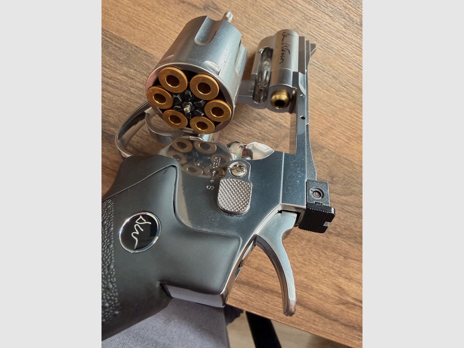 Dan Wesson CO₂ Revolver 4.5 mm Diabolo + casings