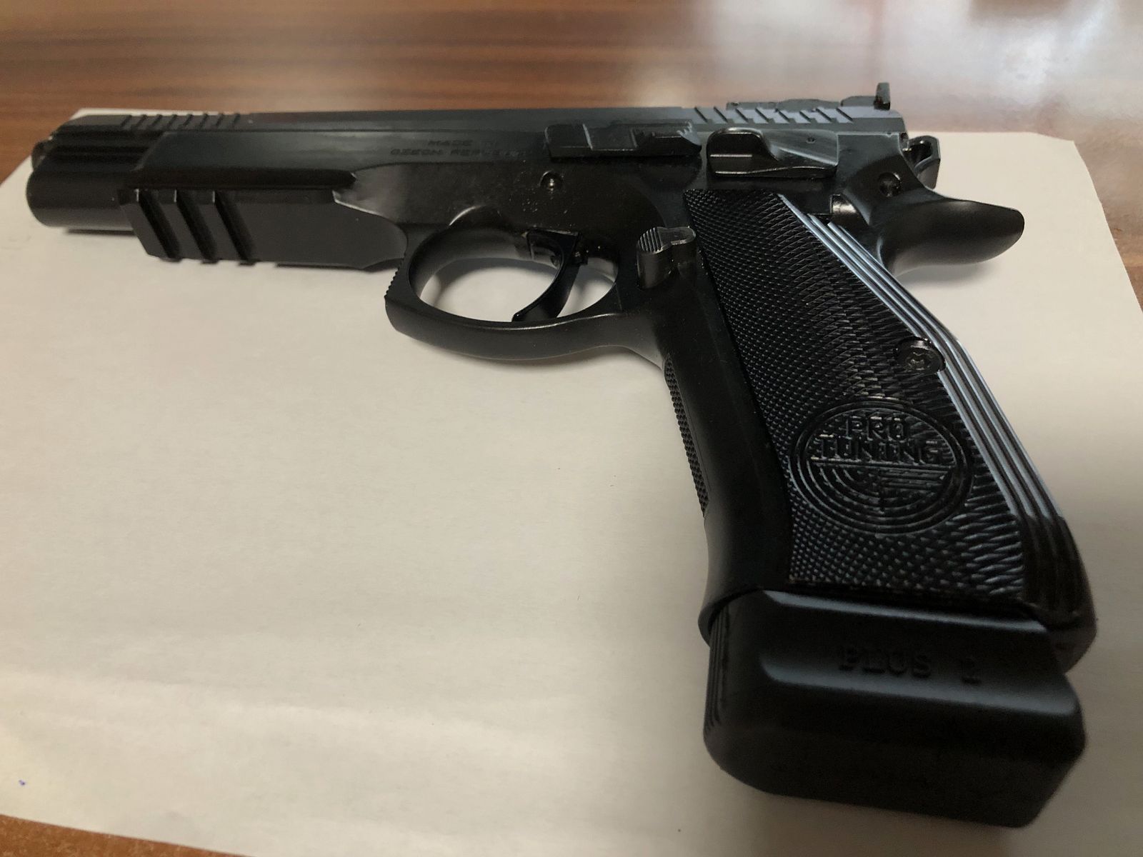 Verkauf halbautomatische Pistole von Haus CZ-Taipan Pro-Tuning und inklusive KK-Pistole, als Geschenk!