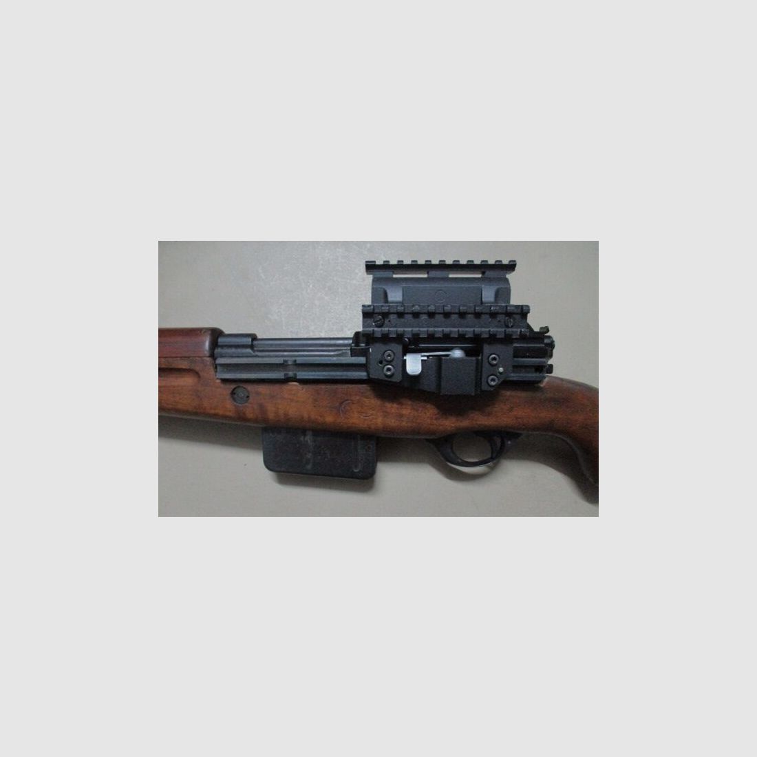 Carabina semiautomática SAFN con nuevo cañón y montaje lateral PSO SAFN49
