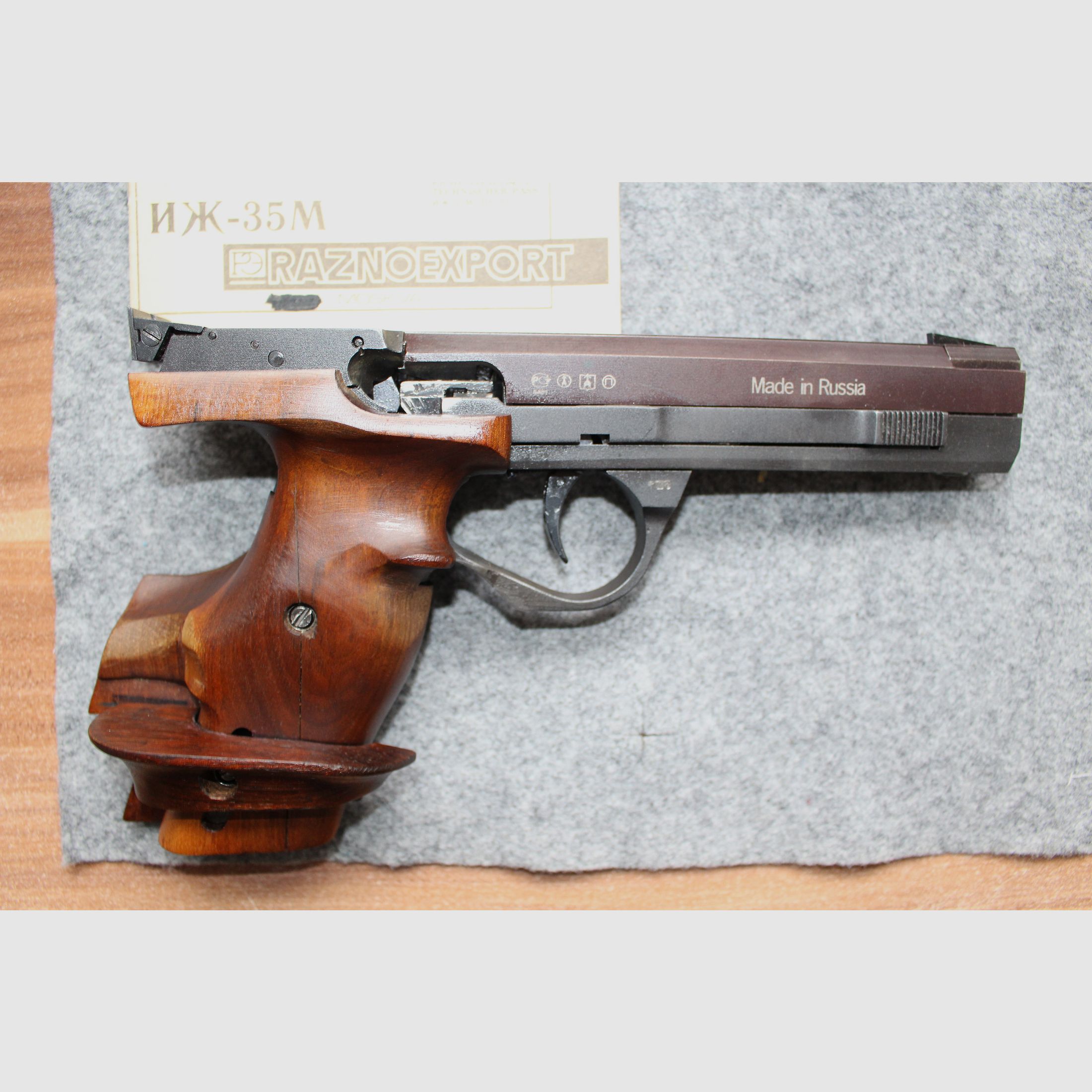 CZ P-09 Kaliber 22 lfb te koop en een sportpistool IZH-35M, als cadeau erbij!