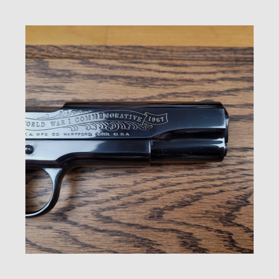 UNIQUE ! Rarissime Colt 1911 (nicht 1911 A1) Gedenkstück zur Zweiten Schlacht an der Marne 1918 – Schöpfung von 1968 – Außergewöhnliche Qualität vor Serie 70 – Luxuriös graviert und brüniert und 100% funktionsfähig – Rarität in Europa – Neuwertiger Zustand!, Bild 7 von 28
