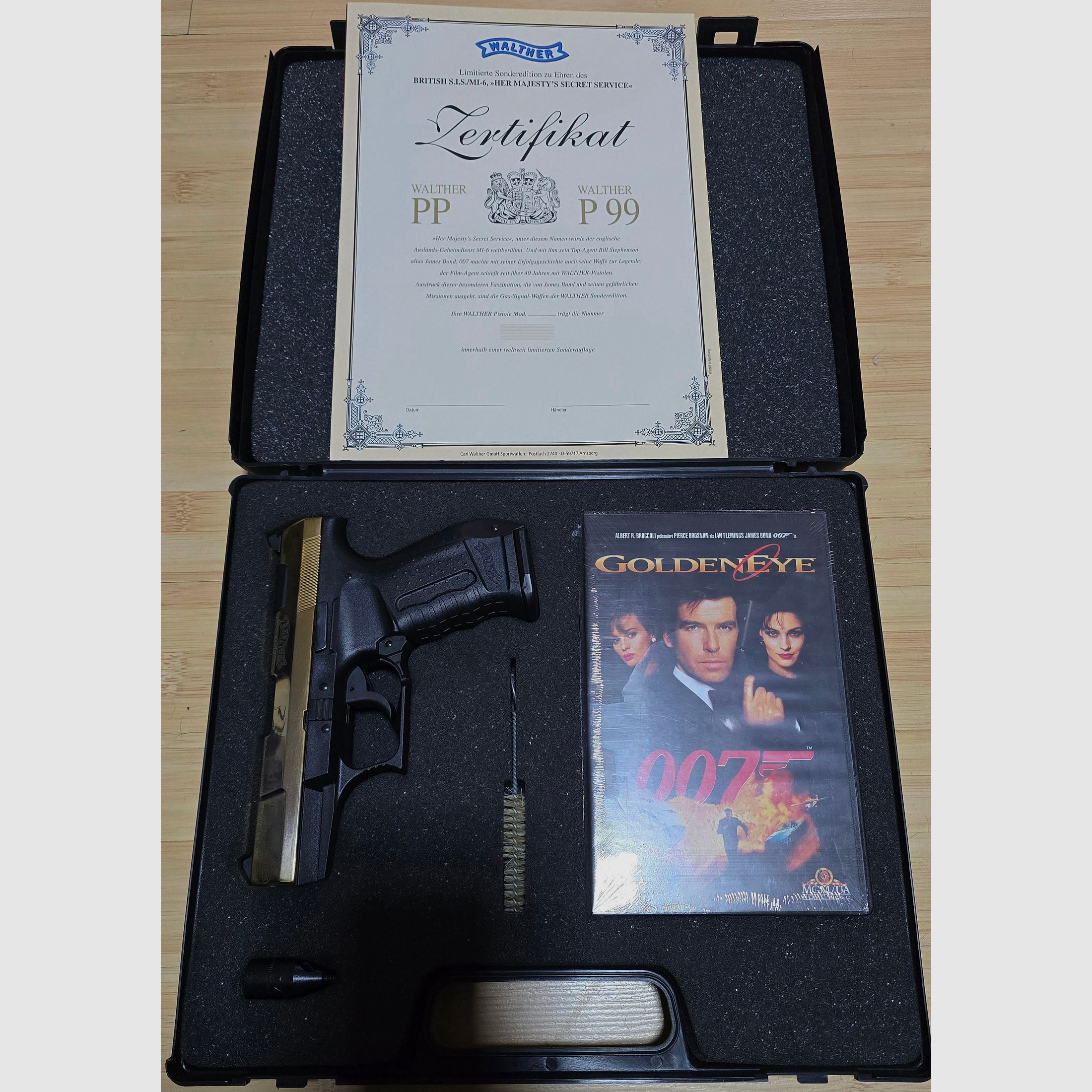 Walther P99 Gold Special Edition James Bond PTB 637 Read!
