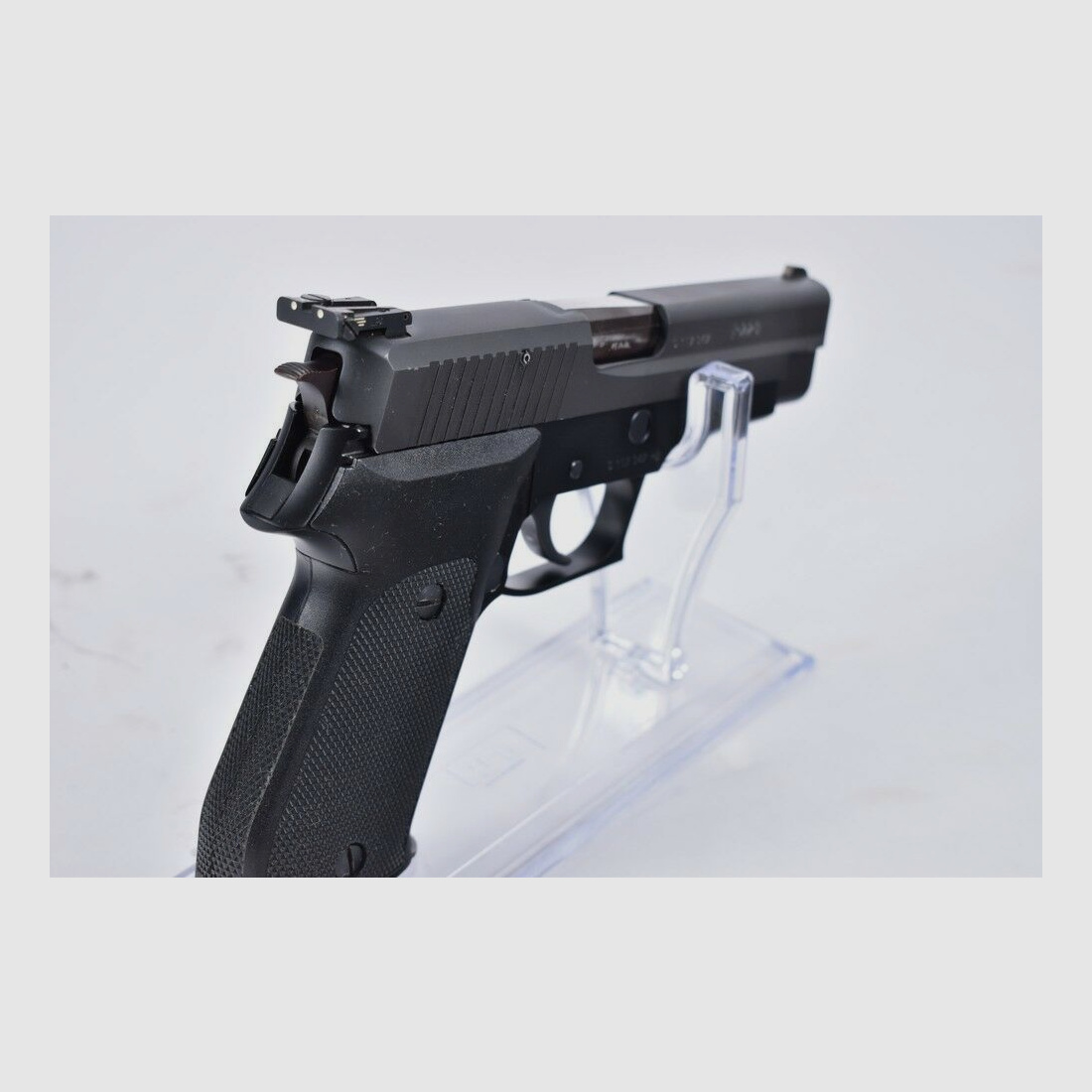 Sig Sauer P220-1