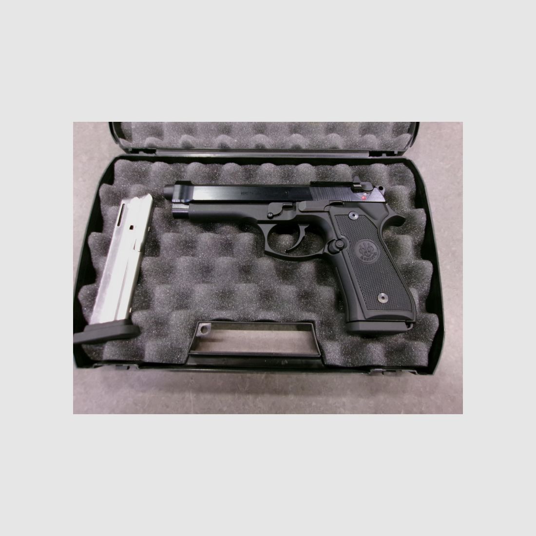 BERETTA 92FS 22LR używany, zdjęcie 8 z 8