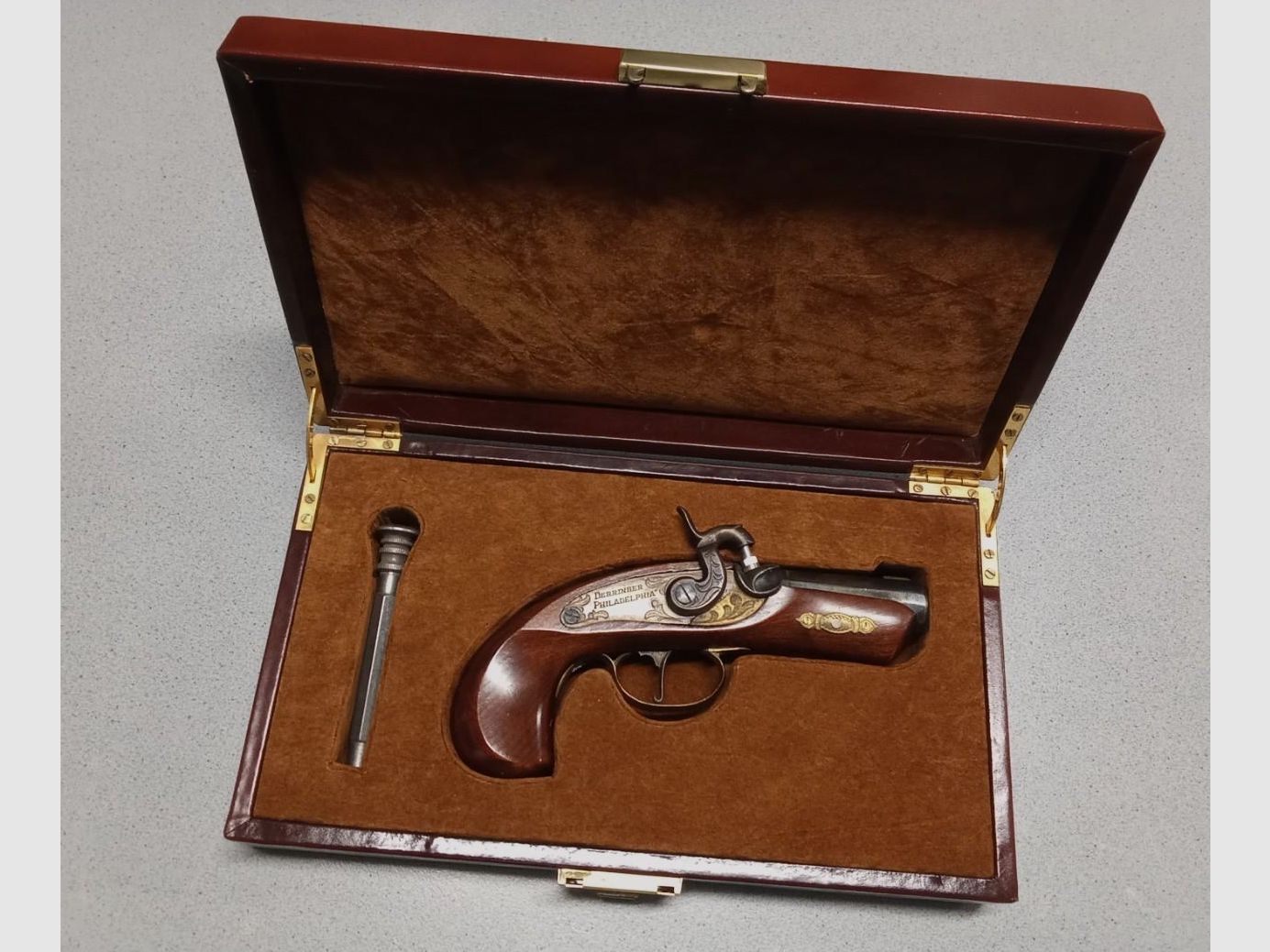 Philadelphia .45 caliber derringer pistol in case