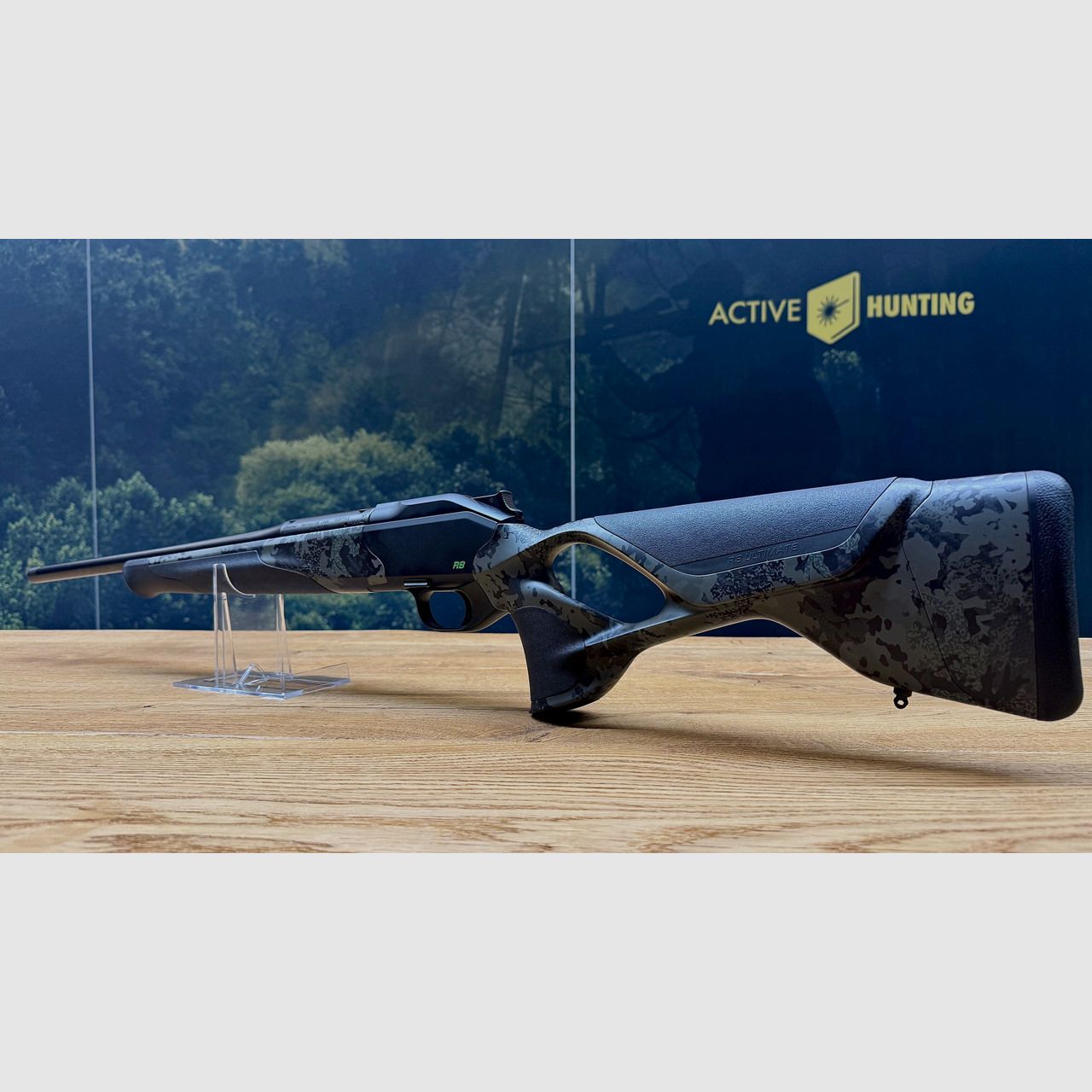 Blaser R8 Custom Carbon Huntec-Camo / Elastomereinlagen / gekürzter Lauf / Mündungsgewinde / Logo giftgrün // TRAUMWAFFE 