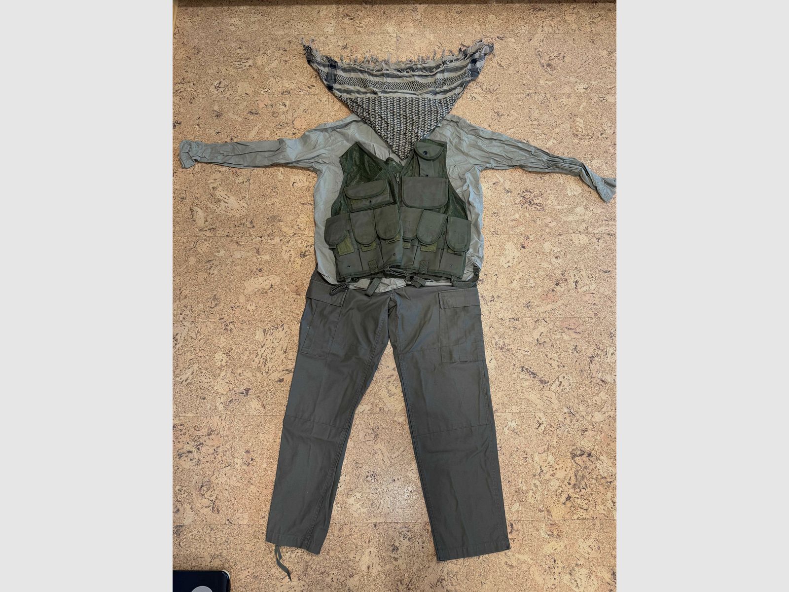 Airsoft-Ausrüstung zu verkaufen – Komplettes Set für Anfänger mit Zubehör in British Army Optik / DPM / Rebellen Outfit