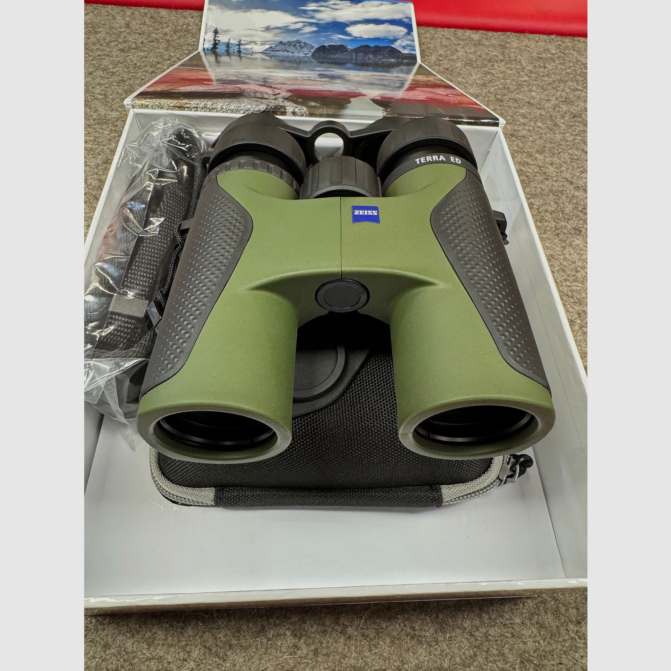 Zeiss Terra ED 8 x32 Neuware aus Geschäftsauflösung