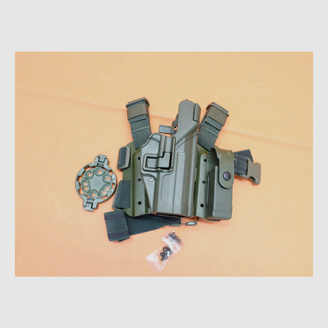 Blackhawk	 Blackhawk Holstersystem SERPA Tactical Level 3 RH Heckler&Koch HK P8 (Bundeswehr) oliv OD