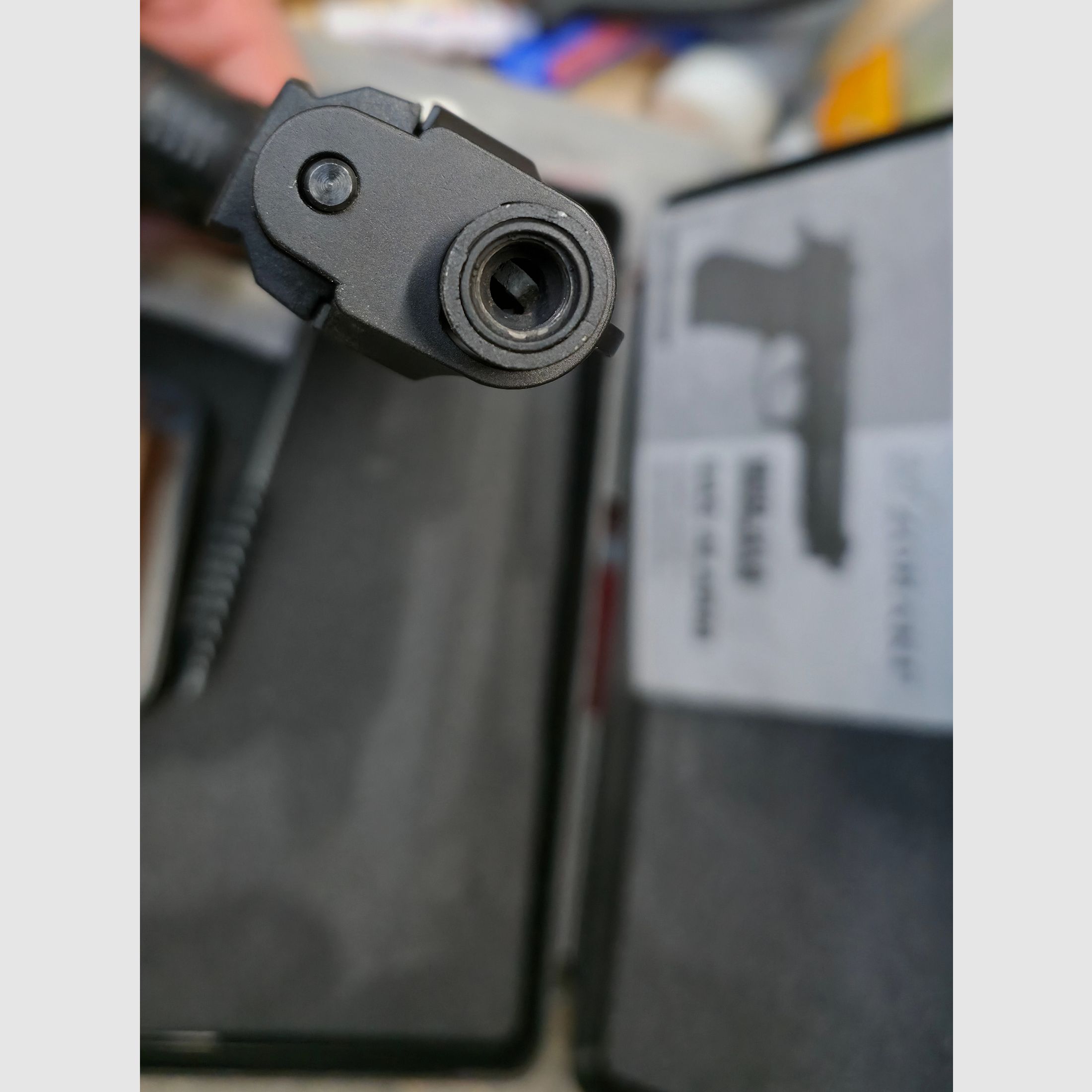 Zoraki 918 mit 3 Magazinen (25er) und Umarex Abschussbecher
