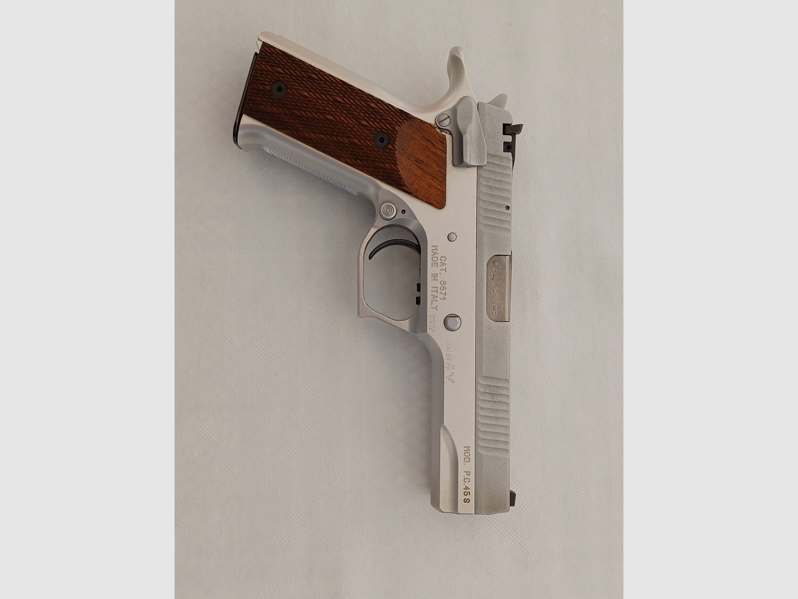 Pardini 45 ACP Nickel Sport Modèle P.C. 45 S, 5 pouces ; Très bien entretenu et peu tiré. Prix incluant 1350 cartouches 45 ACP 230 gr. et 3 chargeurs de rechange