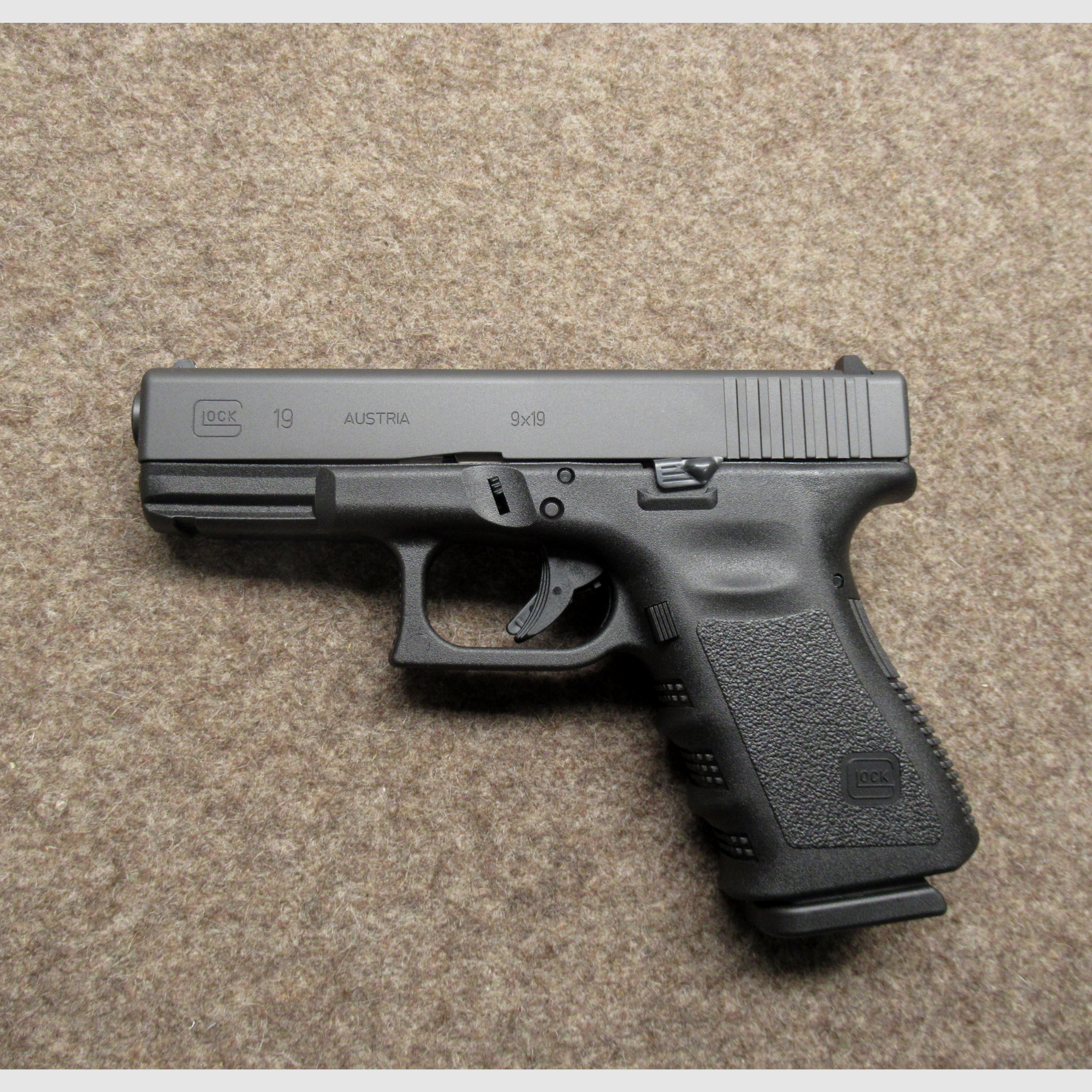 Pistole GLOCK mod. 19 Commando Kal. 9mm Para, Bild 2 von 5