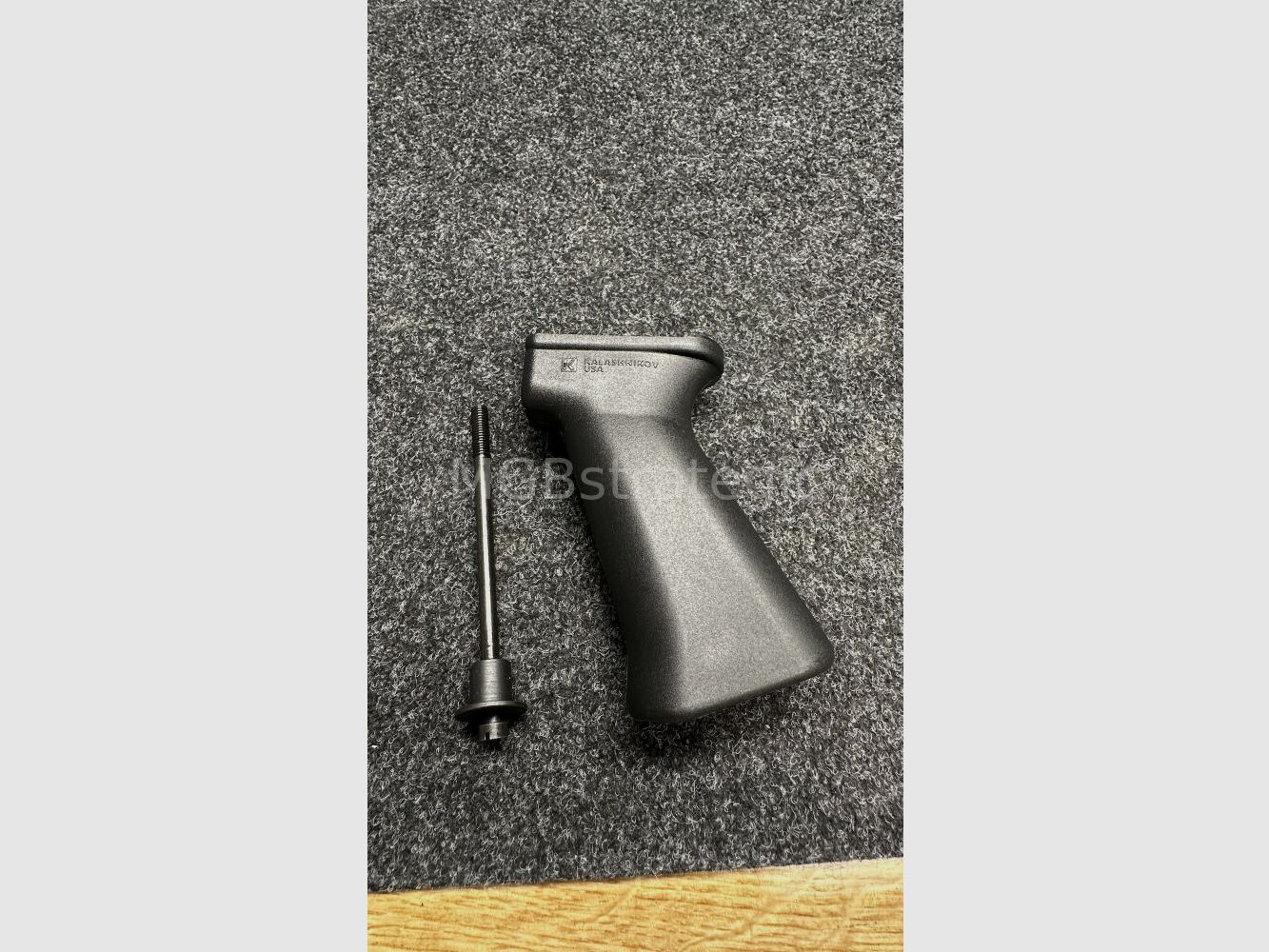 Pistolengriff für AK47 AKM AK74 AK100 Serie Saiga Arsenal KUSA WBP Cugir KUSA Branded Pistol grip which fits most AK / AKM / Saiga platforms