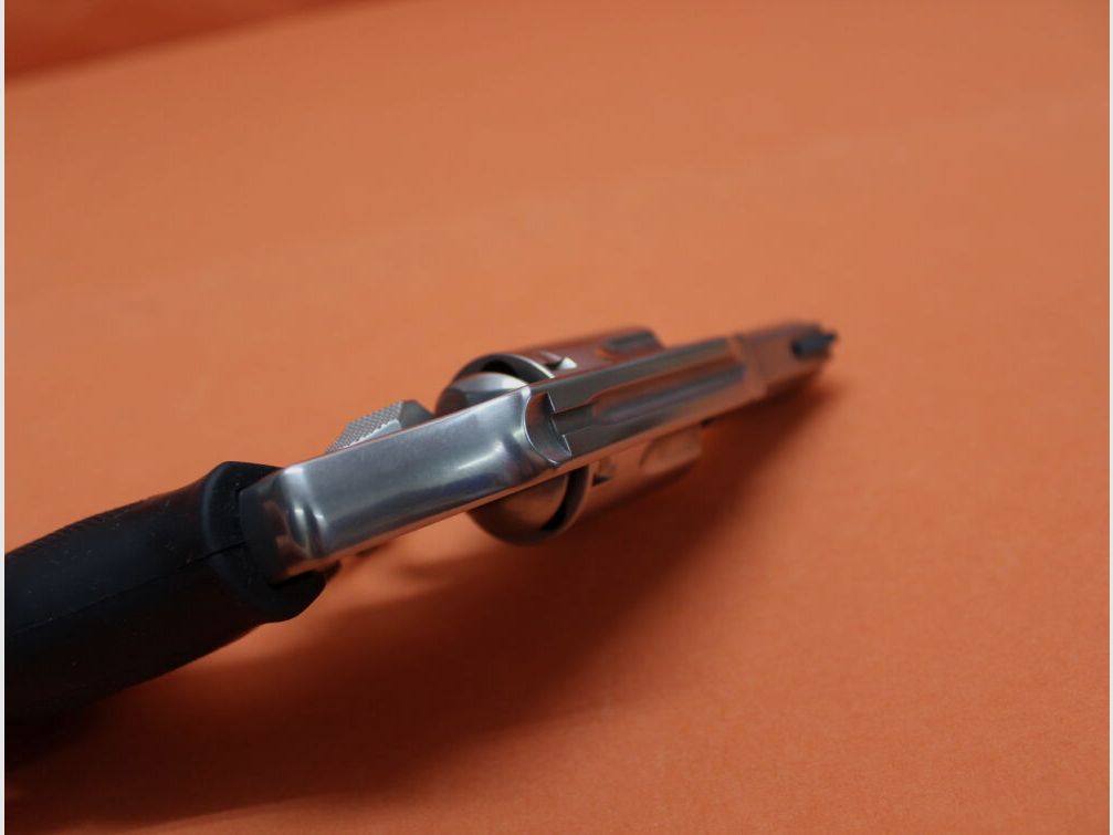 Smith & Wesson Revolver .357Magnum Smith&Wesson/ S&W 640-3 Stainless, 2 1/8" Lauf mit Rampenkorn/ Gummigriff/ DAO