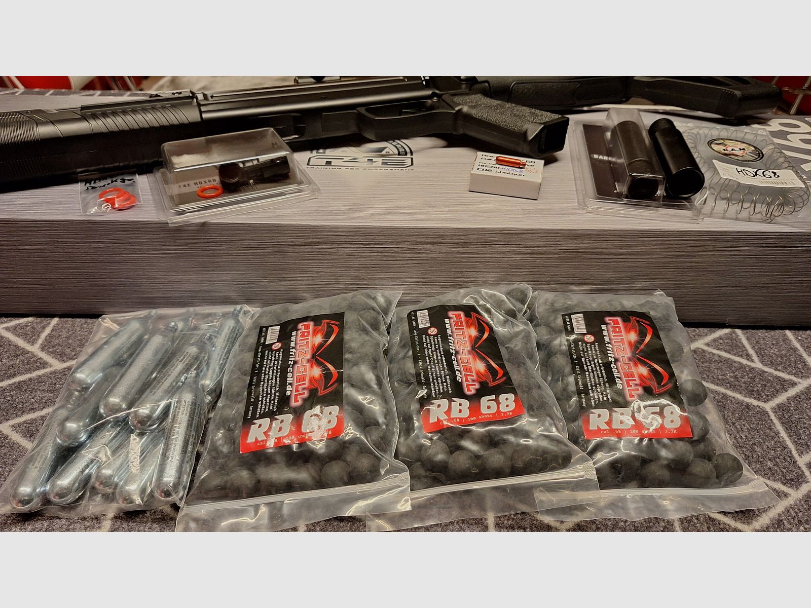 T4E HDX 68 CO2-RAM fusil à pompe .68 avec accessoires, munitions + CO2 comme neuf !