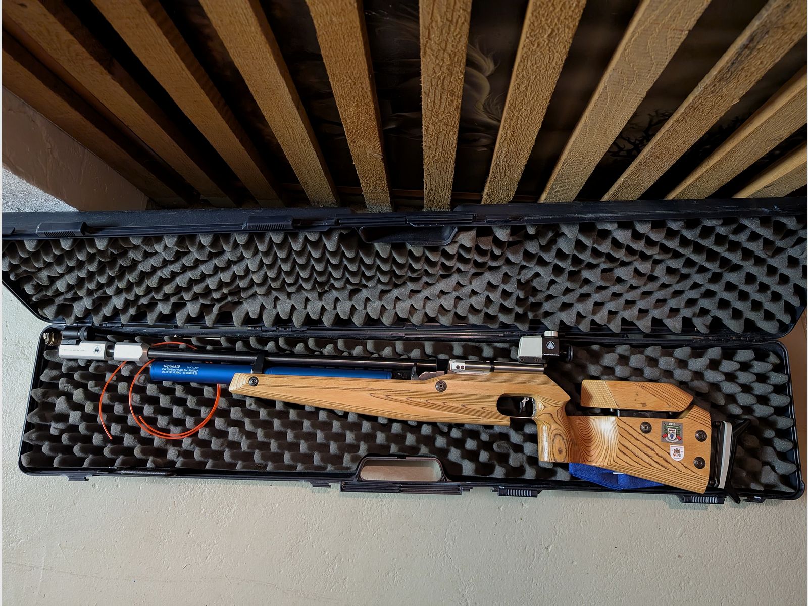 Feinwerkbau Matchairgun P 70 con calcio sinistro