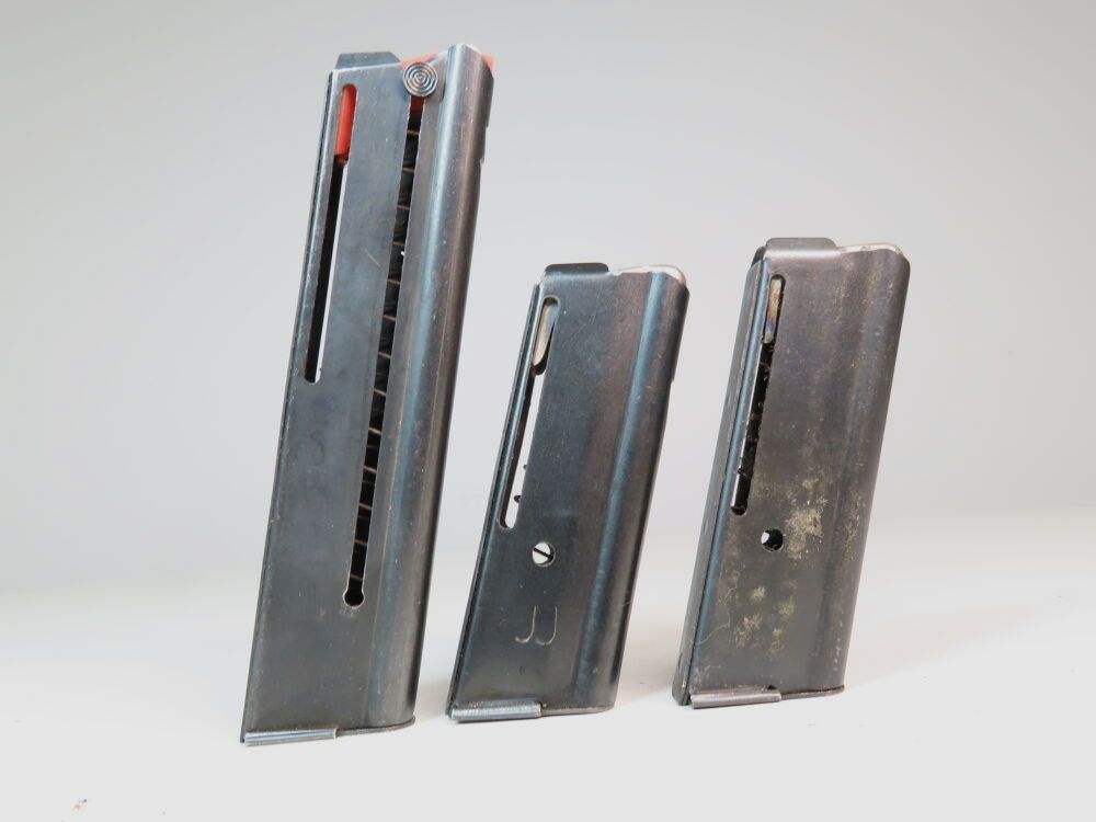 Diversas revistas Voere rifle semiautomático .22LR