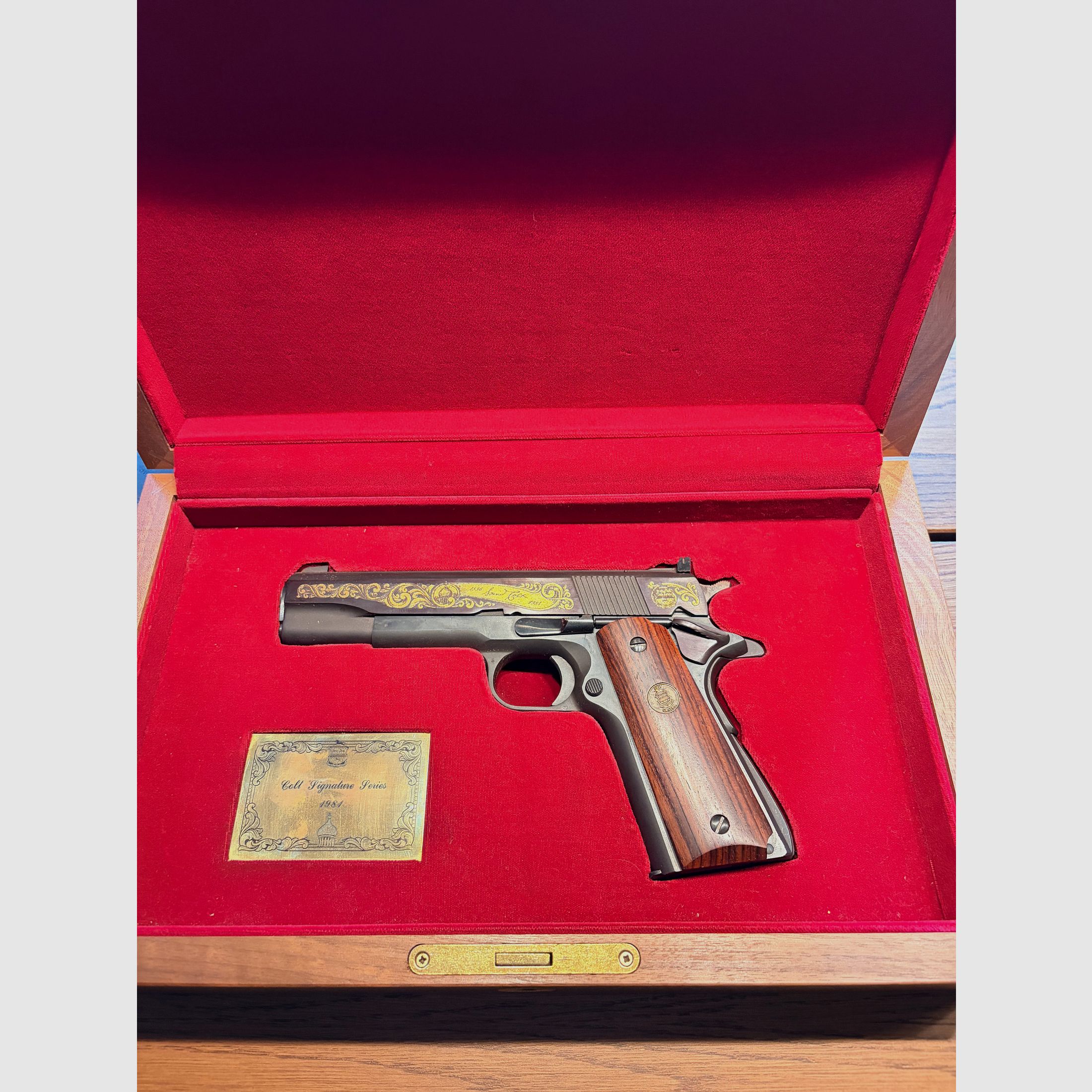 Colt 1911 „Signature Series“ modelo de aniversario (1981) – Cal. .22 – pieza de colección