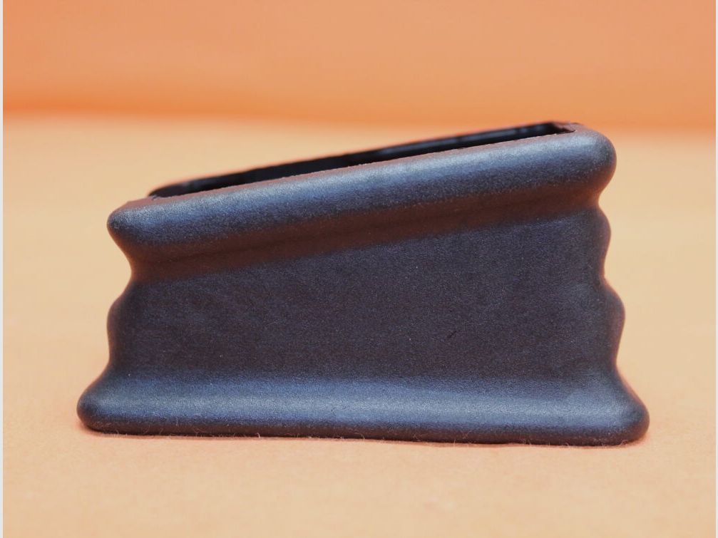 Arredondo AR-15: Magwell Arredondo Polymer black (ARMGW) magazine funnel